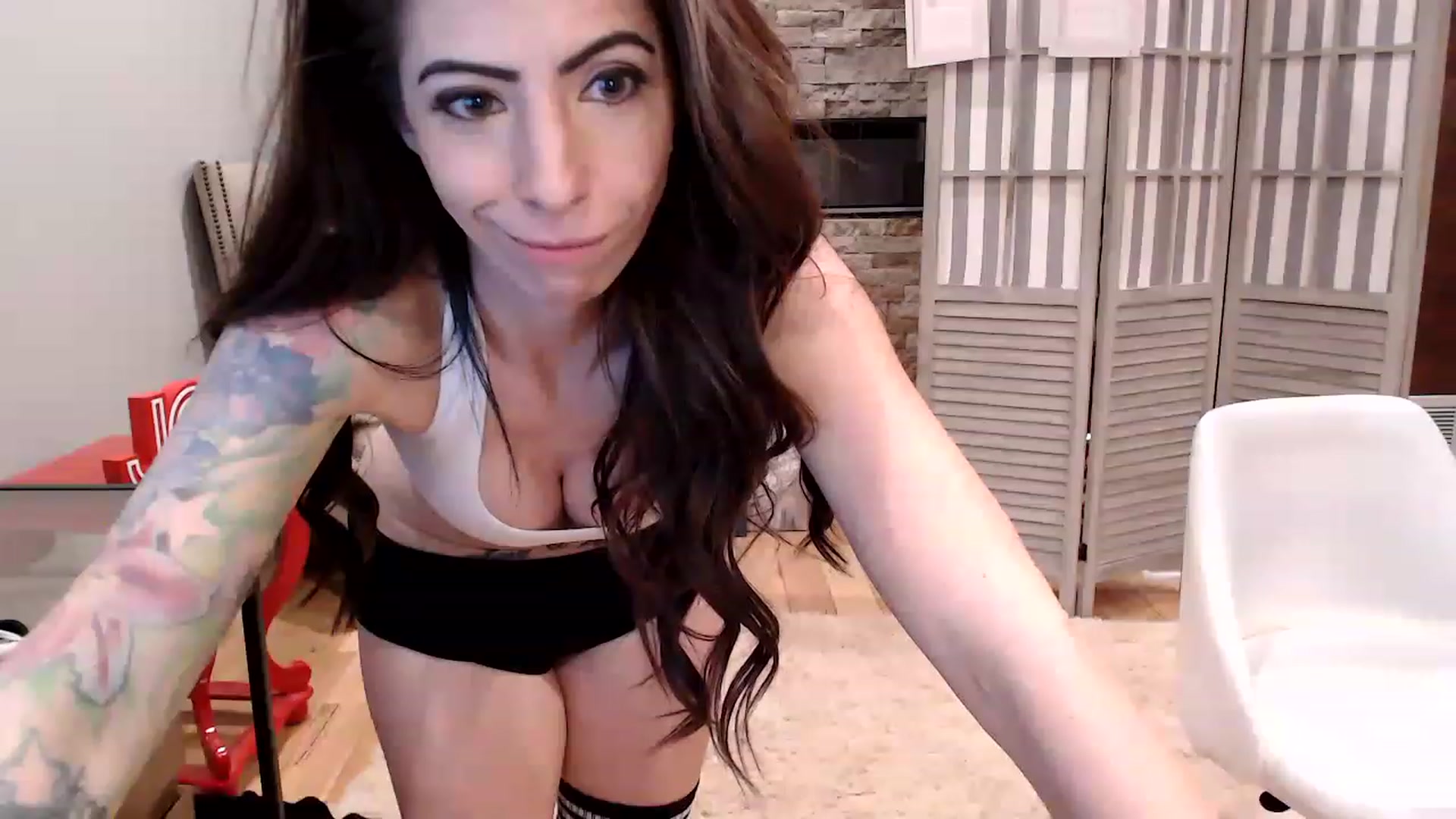 Gallery image thumbnail from AmyDay's myfreecams stream on, 12/19/2022, 01:21 image 13 of 20