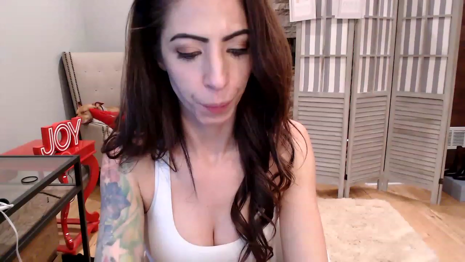 Gallery image thumbnail from AmyDay's myfreecams stream on, 12/19/2022, 01:21 image 11 of 20