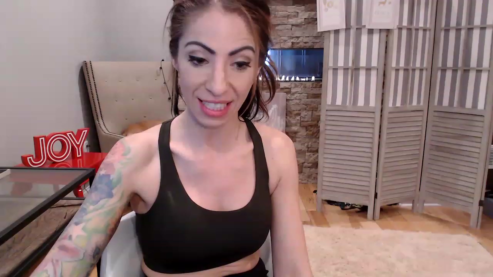 Gallery image thumbnail from AmyDay's myfreecams stream on, 12/21/2022, 19:58 image 7 of 20