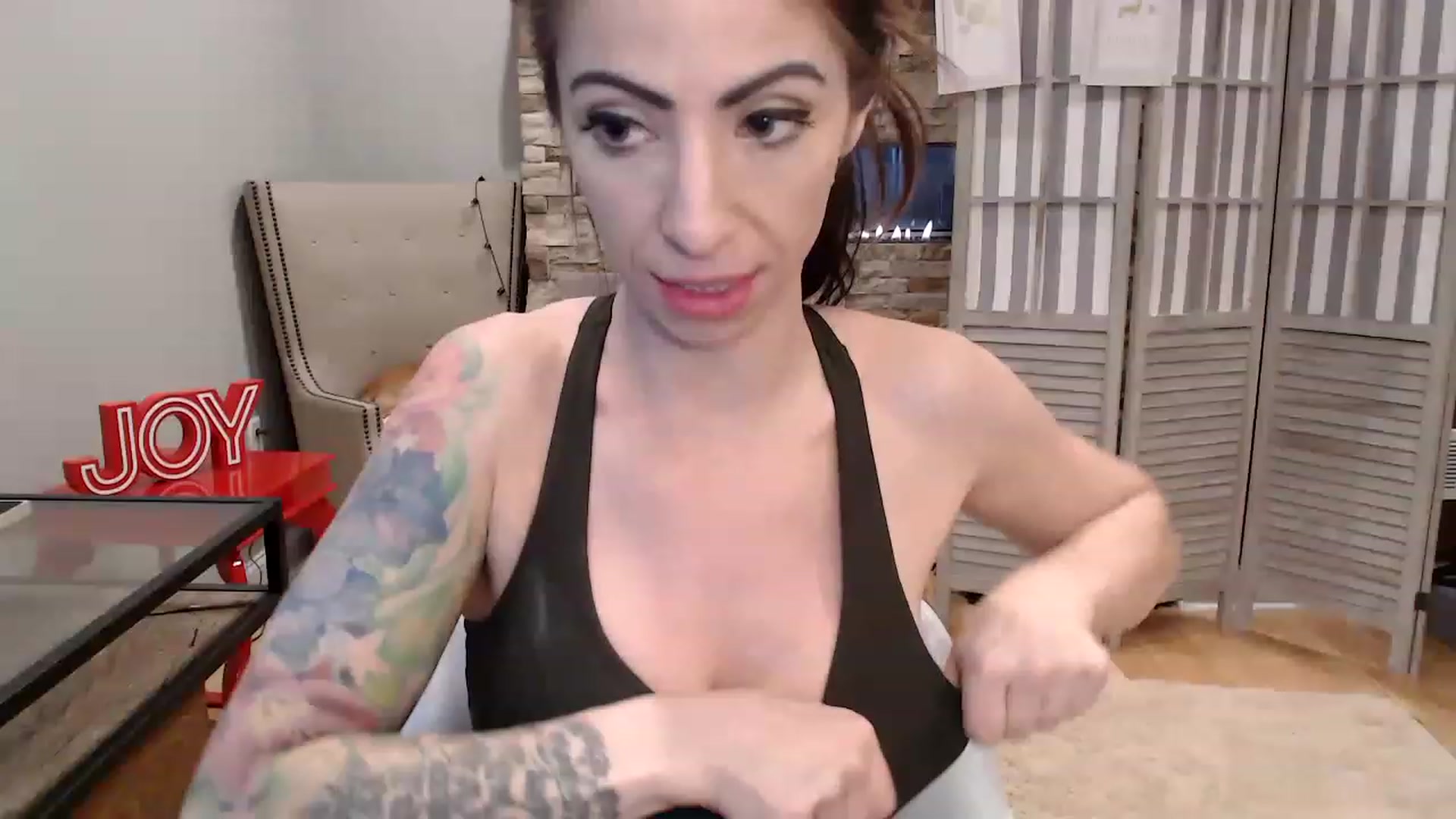 Gallery image thumbnail from AmyDay's myfreecams stream on, 12/21/2022, 19:58 image 6 of 20