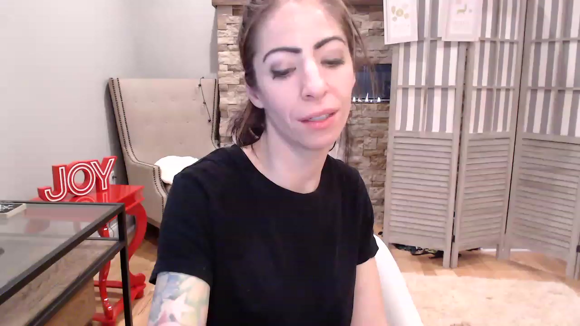 Gallery image thumbnail from AmyDay's myfreecams stream on, 12/22/2022, 18:55 image 17 of 20
