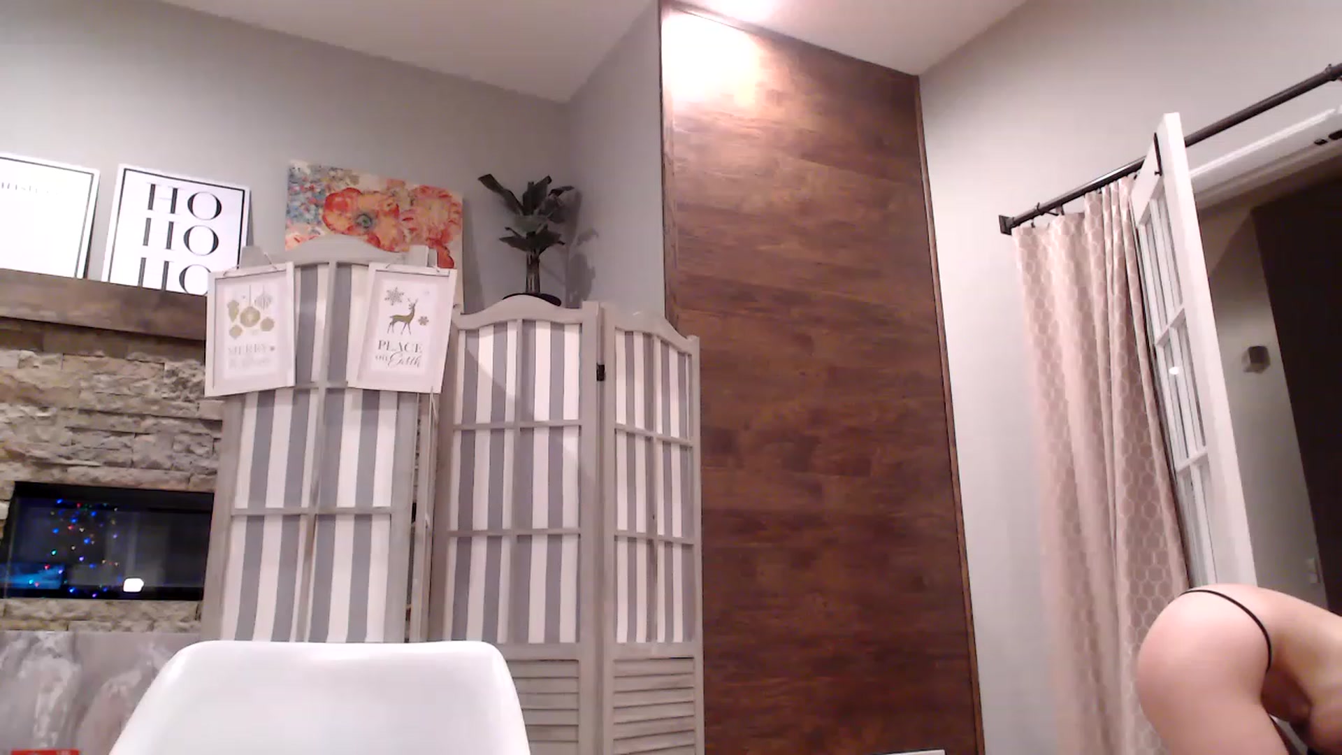 Gallery image thumbnail from AmyDay's myfreecams stream on, 01/03/2023, 24:30 image 14 of 20