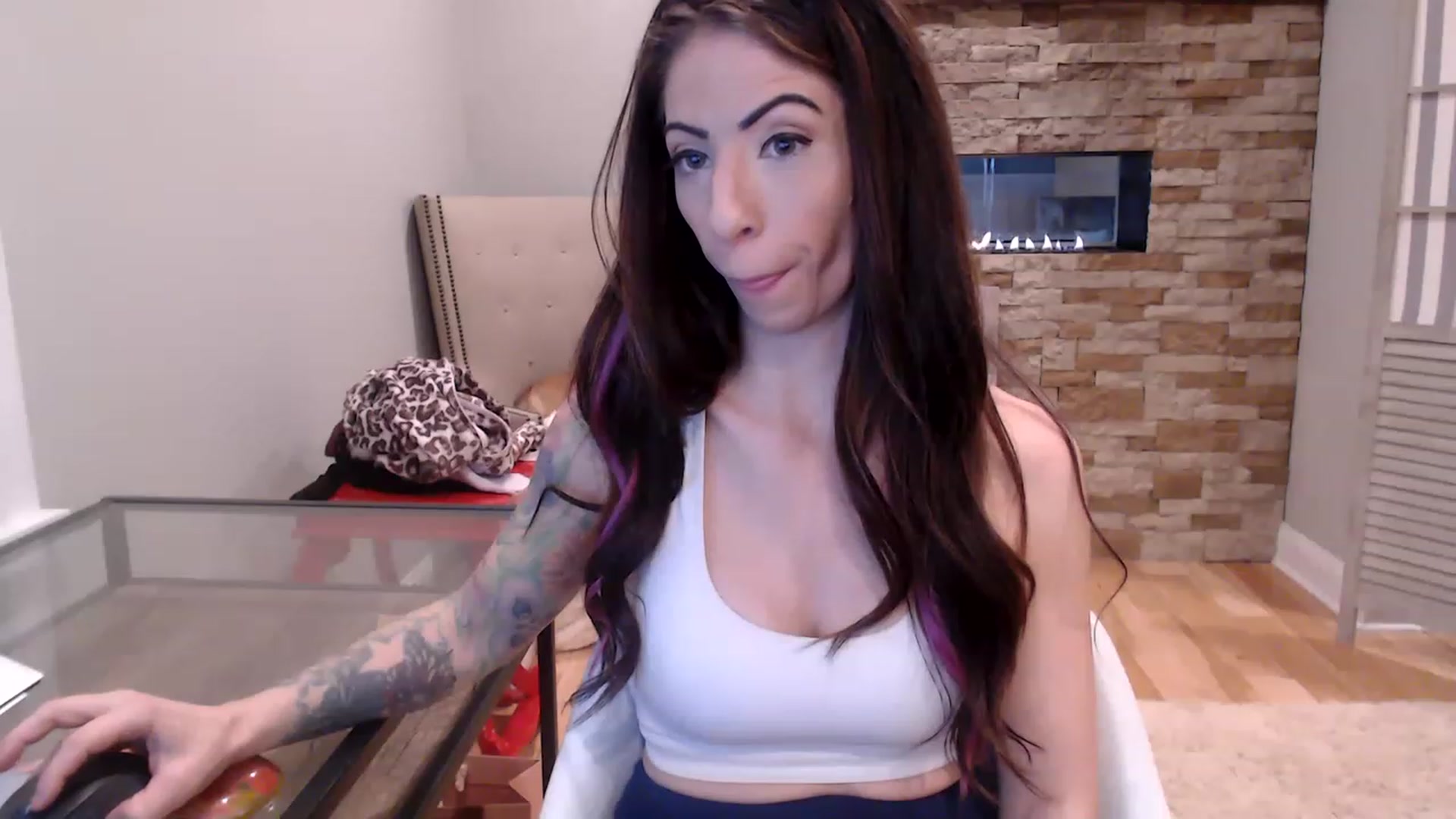 Gallery image thumbnail from AmyDay's myfreecams stream on, 01/18/2023, 19:03 image 10 of 20
