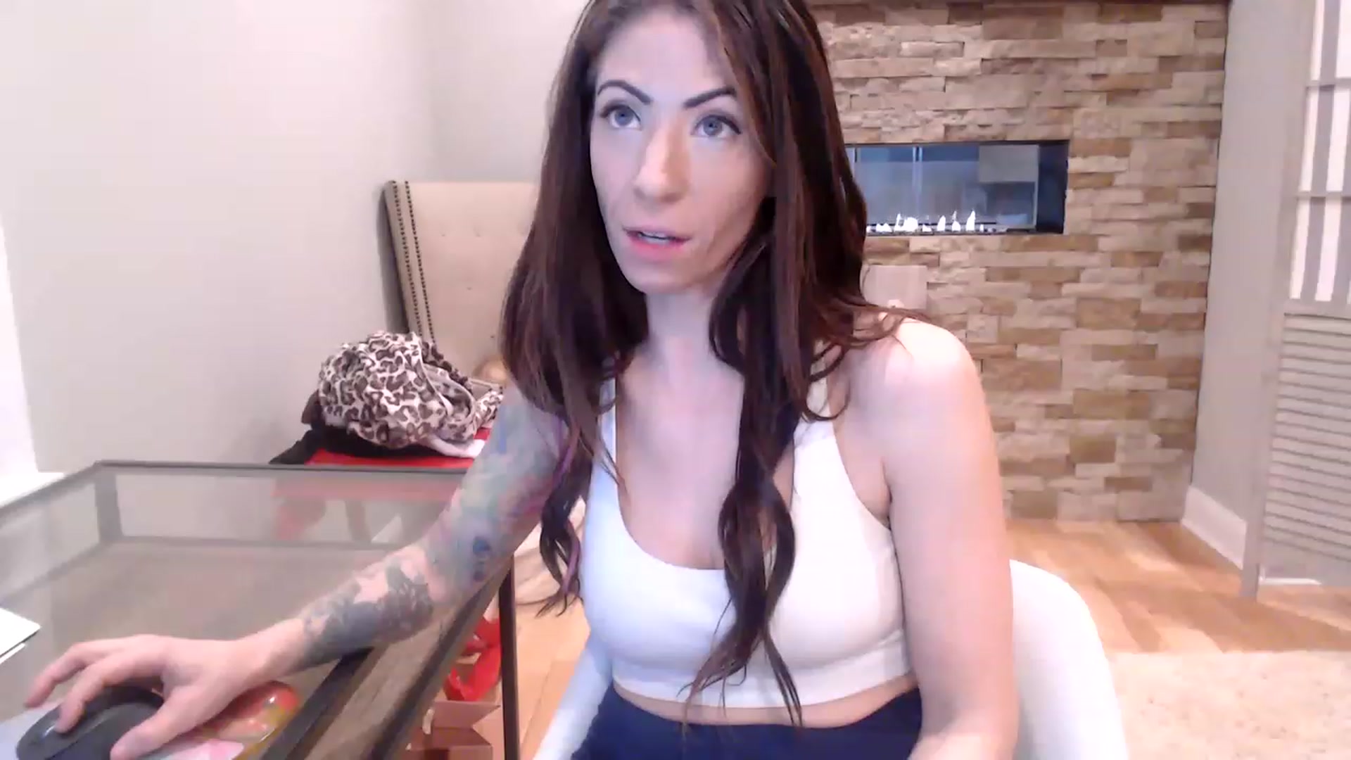Gallery image thumbnail from AmyDay's myfreecams stream on, 01/18/2023, 19:03 image 8 of 20