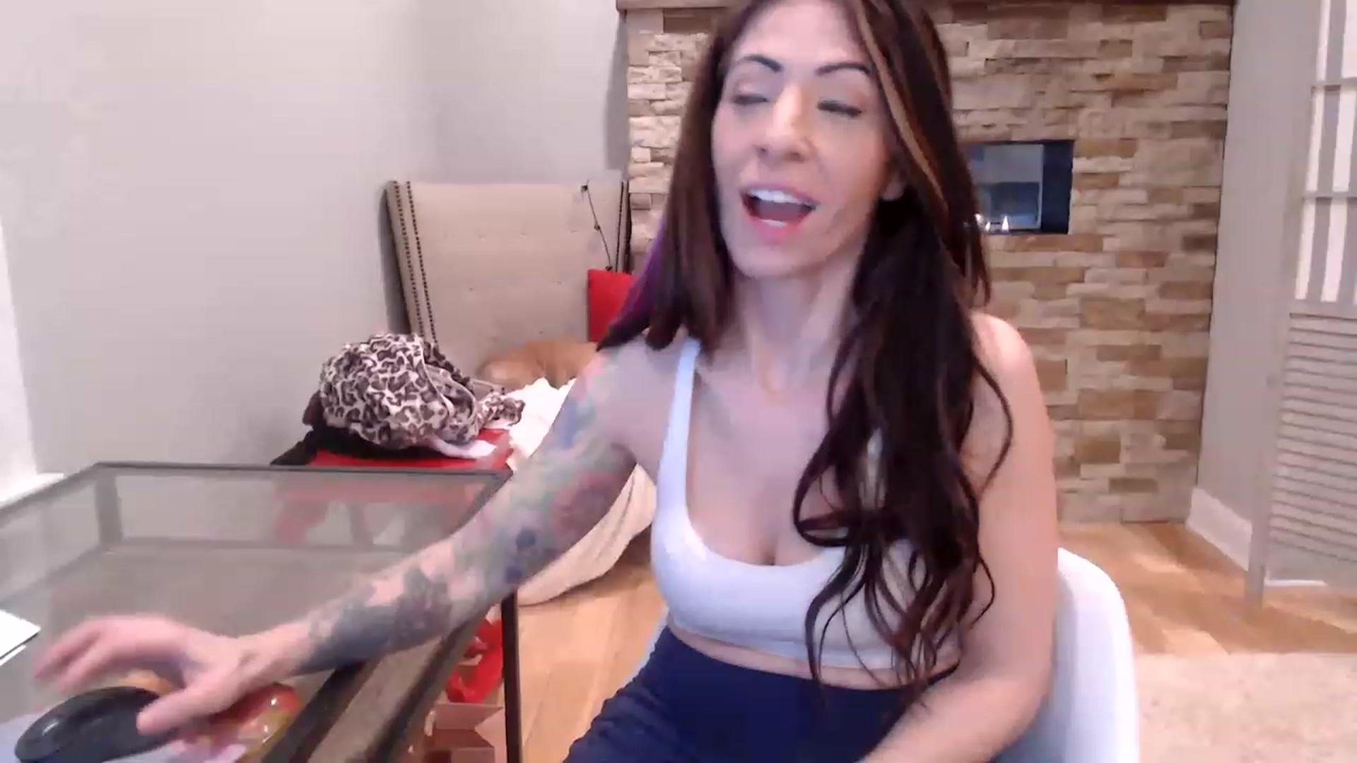 Gallery image thumbnail from AmyDay's myfreecams stream on, 01/18/2023, 19:03 image 6 of 20