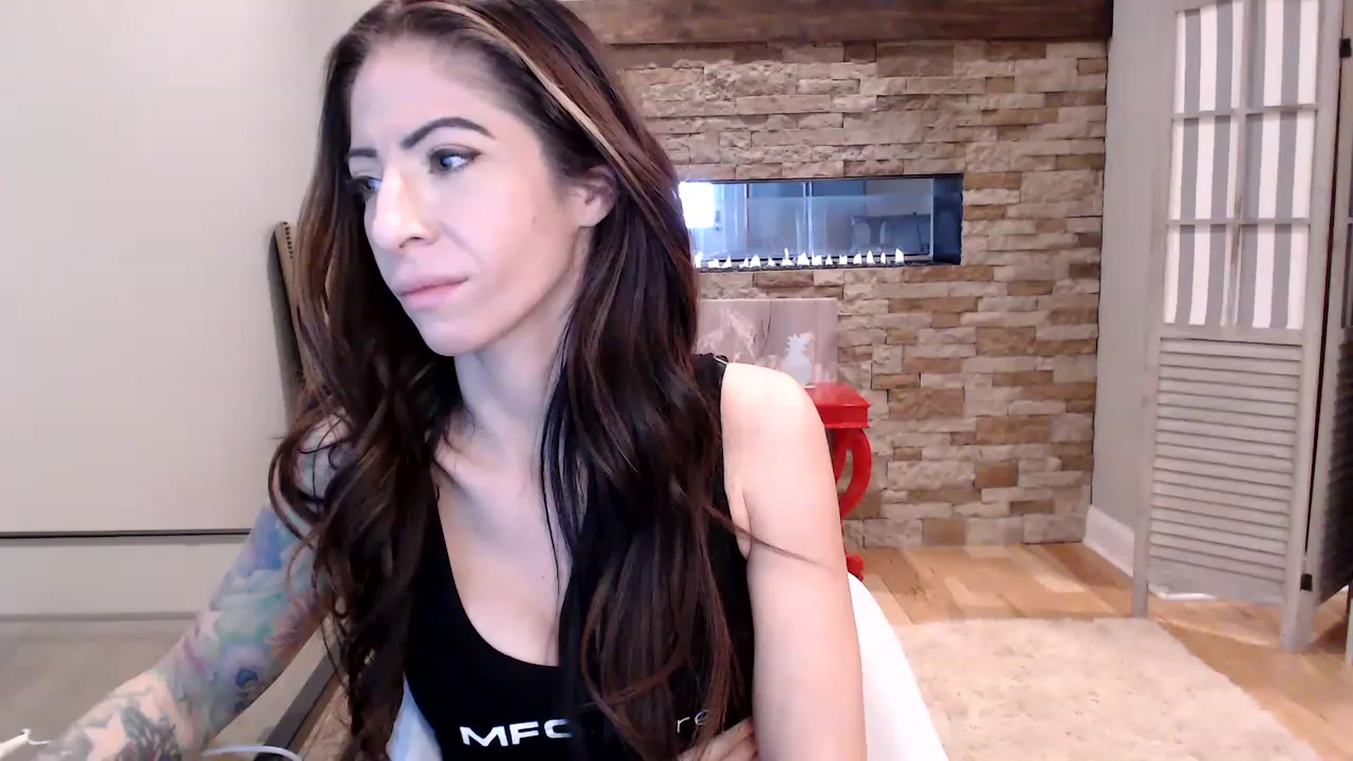 Gallery image thumbnail from AmyDay's myfreecams stream on, 03/08/2023, 18:36 image 10 of 20
