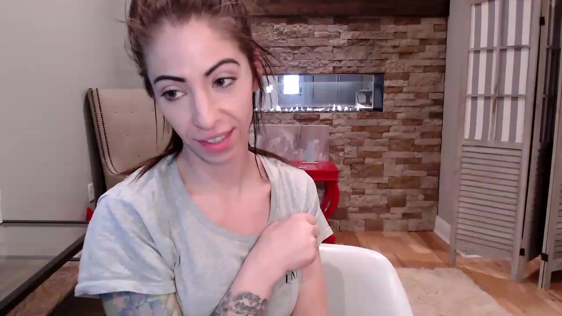 Gallery image thumbnail from AmyDay's myfreecams stream on, 03/17/2023, 18:04 image 10 of 20
