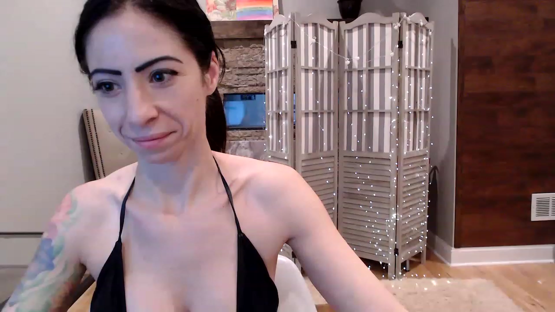 Gallery image thumbnail from AmyDay's myfreecams stream on, 05/04/2023, 16:48 image 2 of 20