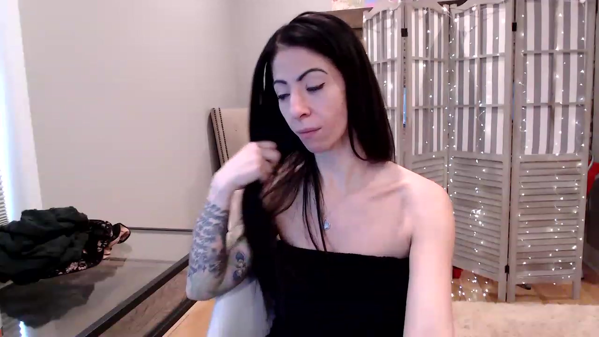 Gallery image thumbnail from AmyDay's myfreecams stream on, 05/12/2023, 18:09 image 15 of 20