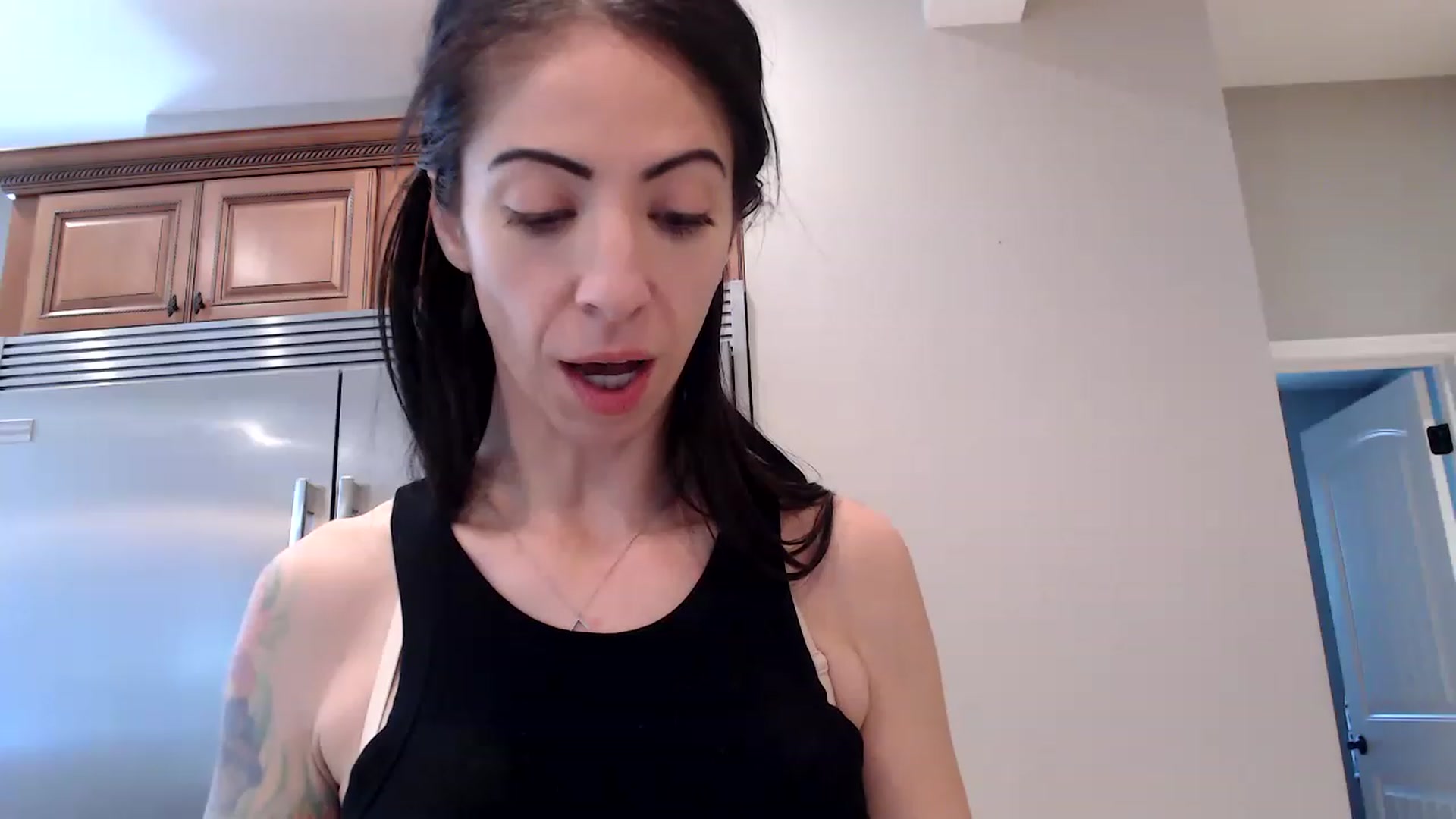 Gallery image thumbnail from AmyDay's myfreecams stream on, 06/01/2023, 16:33 image 10 of 20