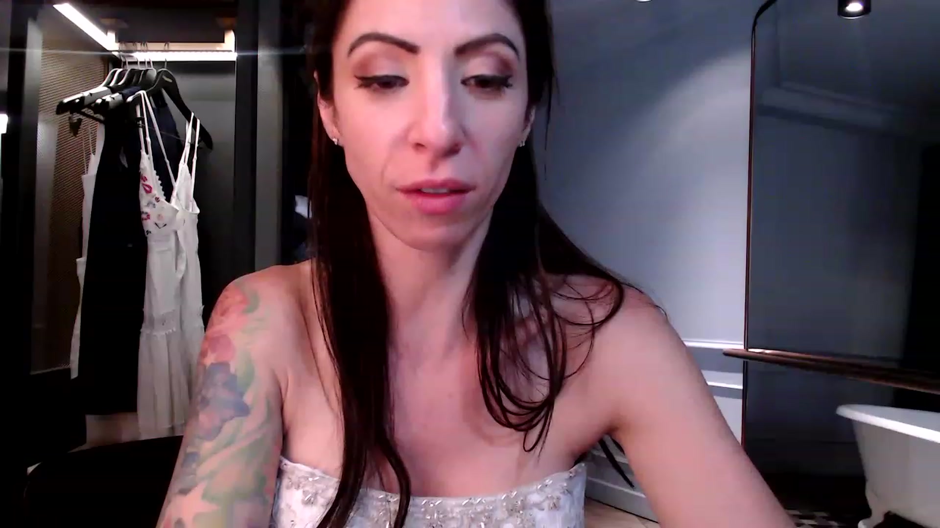 Gallery image thumbnail from AmyDay's myfreecams stream on, 06/13/2023, 23:32 image 5 of 20