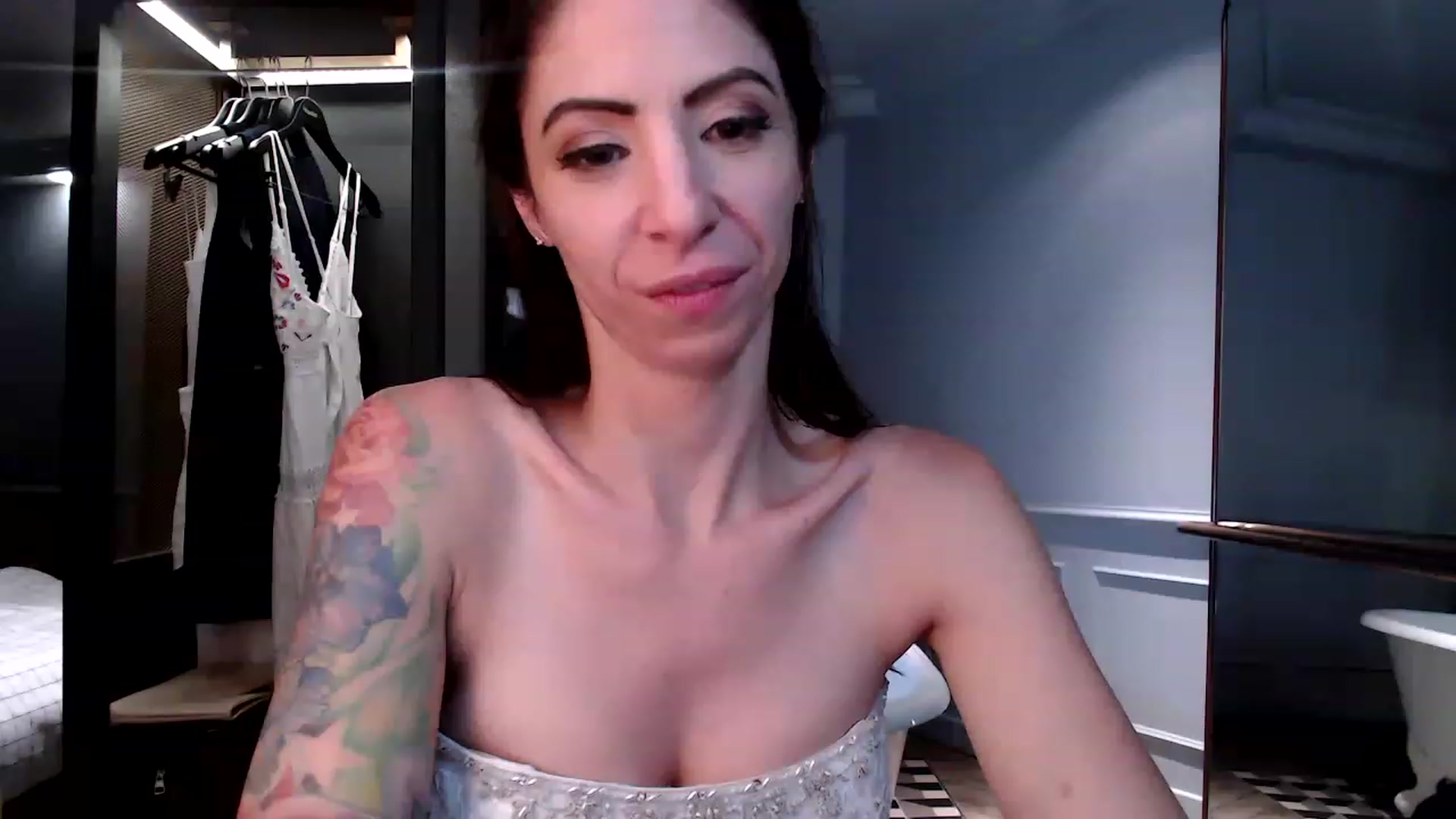 Gallery image thumbnail from AmyDay's myfreecams stream on, 06/13/2023, 23:32 image 10 of 20
