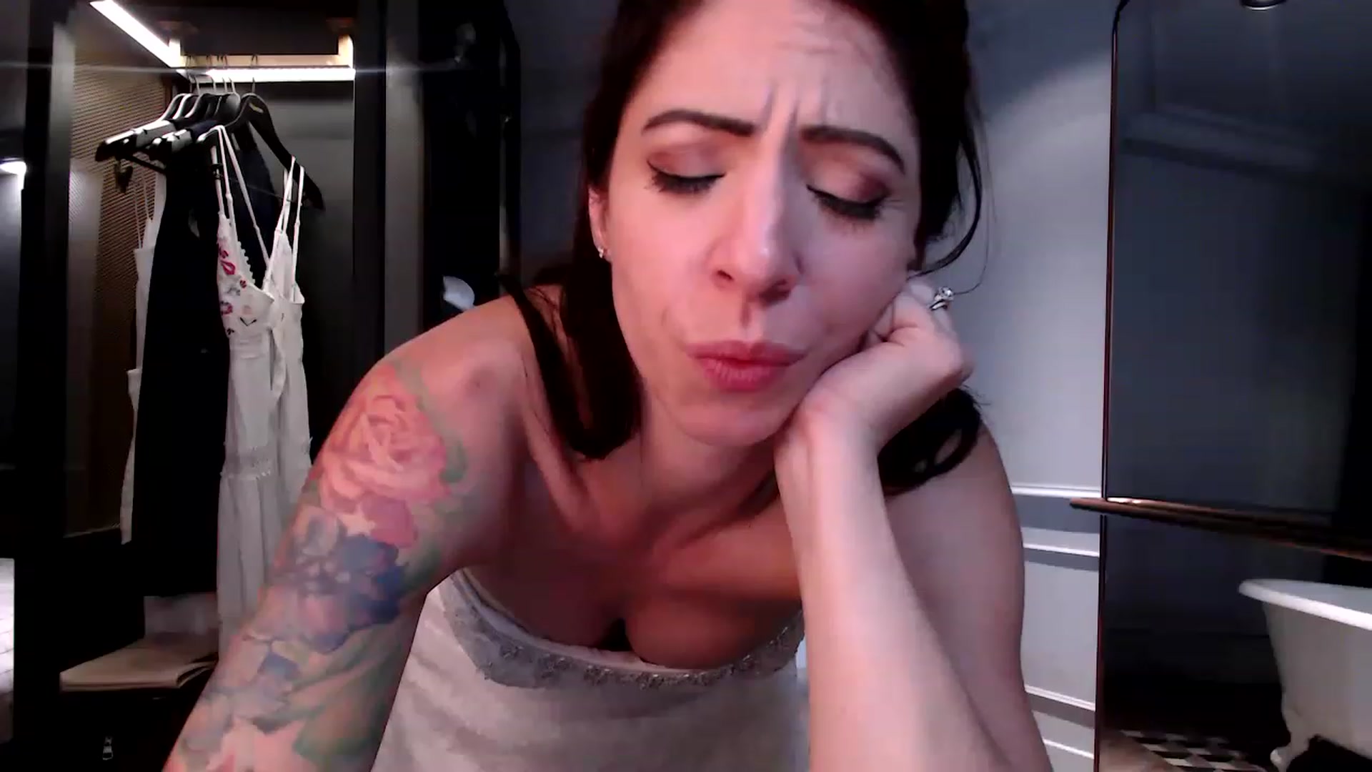 Gallery image thumbnail from AmyDay's myfreecams stream on, 06/13/2023, 23:32 image 8 of 20