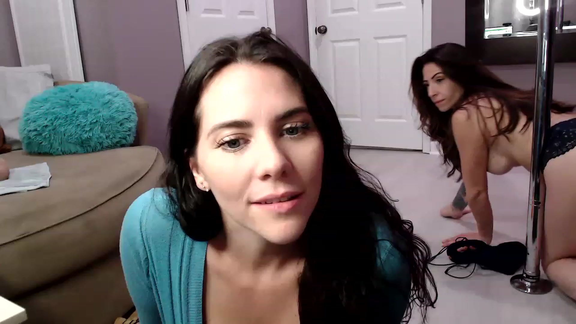 Gallery image thumbnail from AmyDay's myfreecams stream on, 06/17/2023, 05:10 image 6 of 20