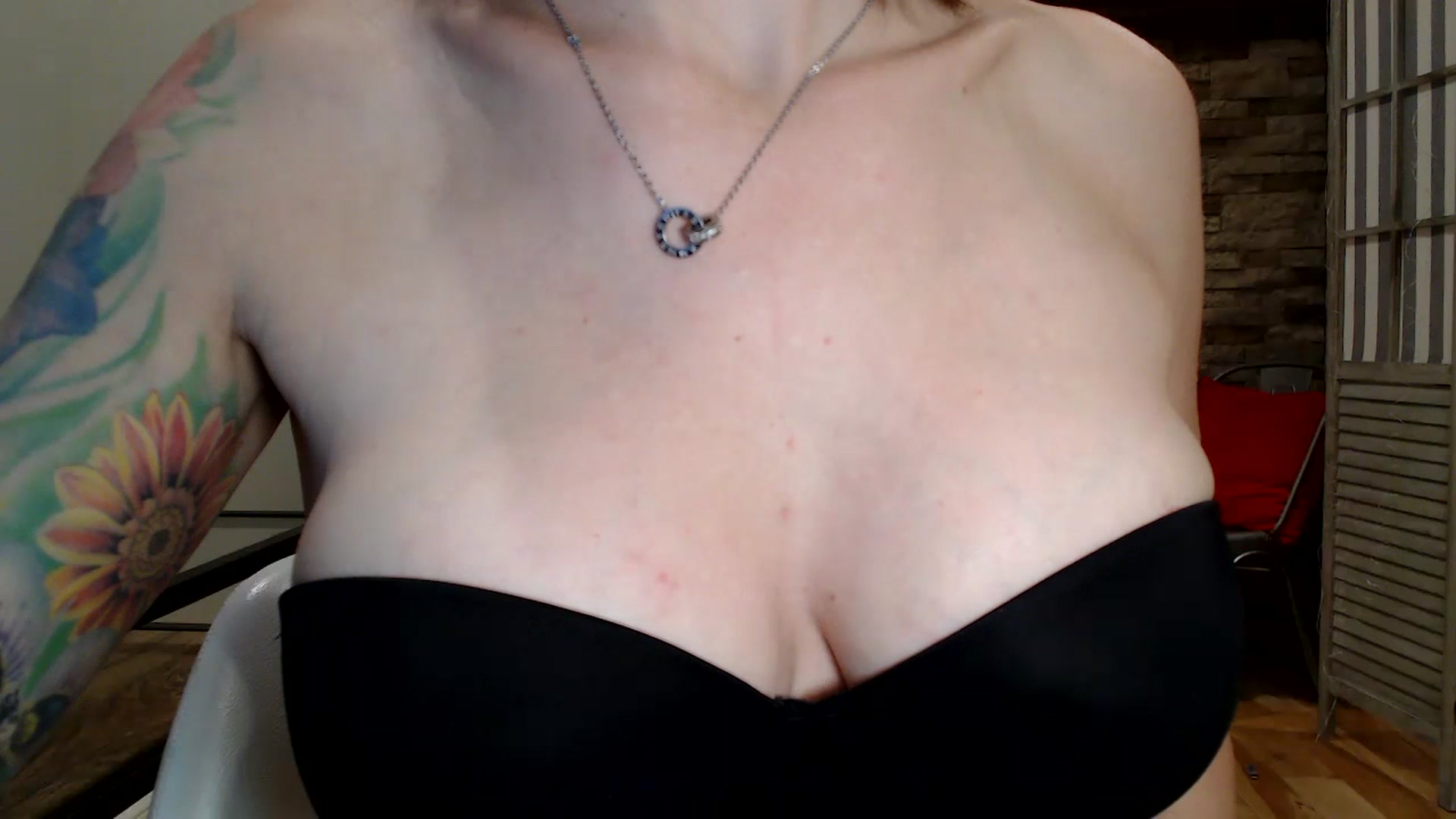 Gallery image thumbnail from AmyDay's myfreecams stream on, 07/05/2023, 07:19 image 10 of 20