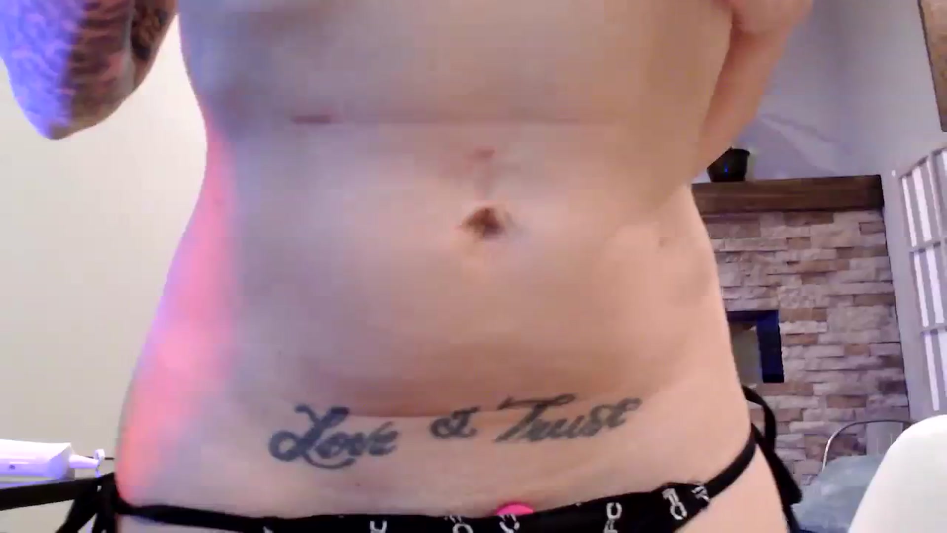 Gallery image thumbnail from AmyDay's myfreecams stream on, 08/09/2023, 07:40 image 15 of 20