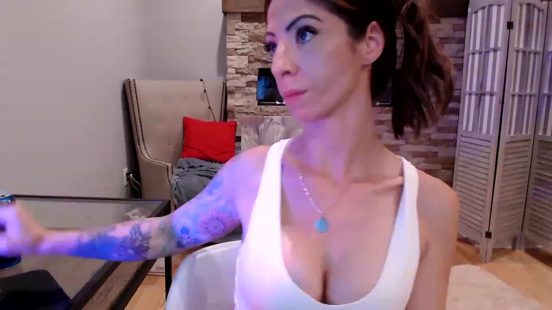 Gallery image thumbnail from AmyDay's myfreecams stream on, 08/24/2023, 05:59 image 3 of 20