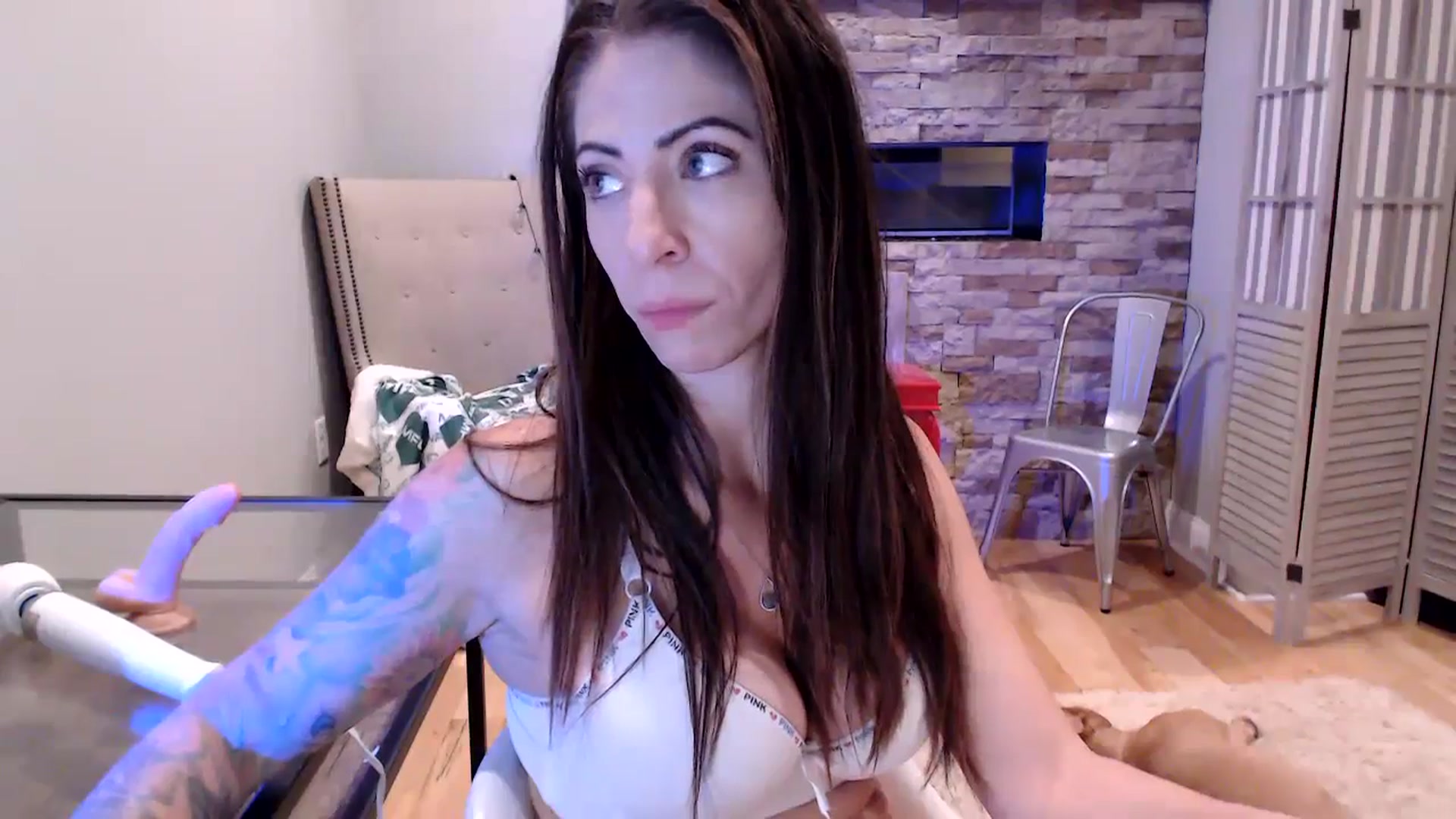 Gallery image thumbnail from AmyDay's myfreecams stream on, 09/13/2023, 06:57 image 18 of 20