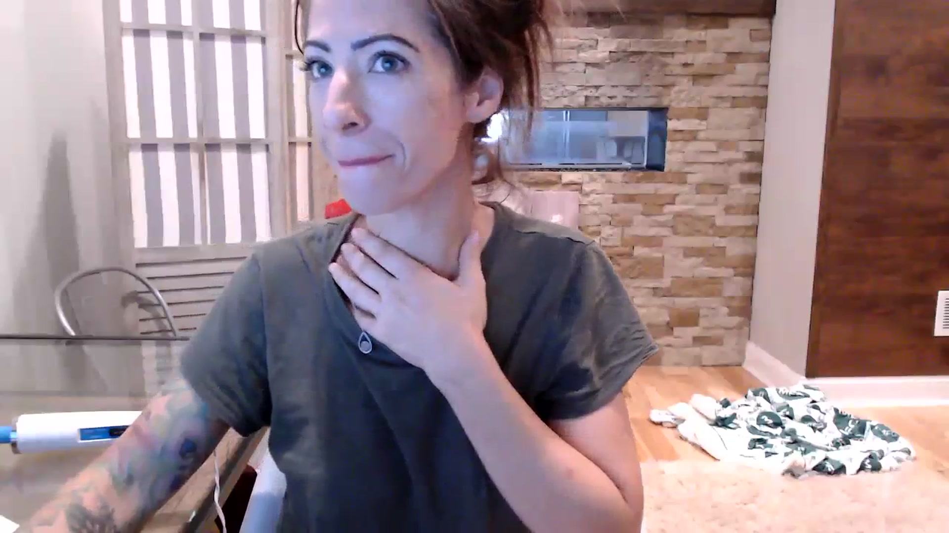 Gallery image thumbnail from AmyDay's myfreecams stream on, 10/06/2023, 17:44 image 16 of 20