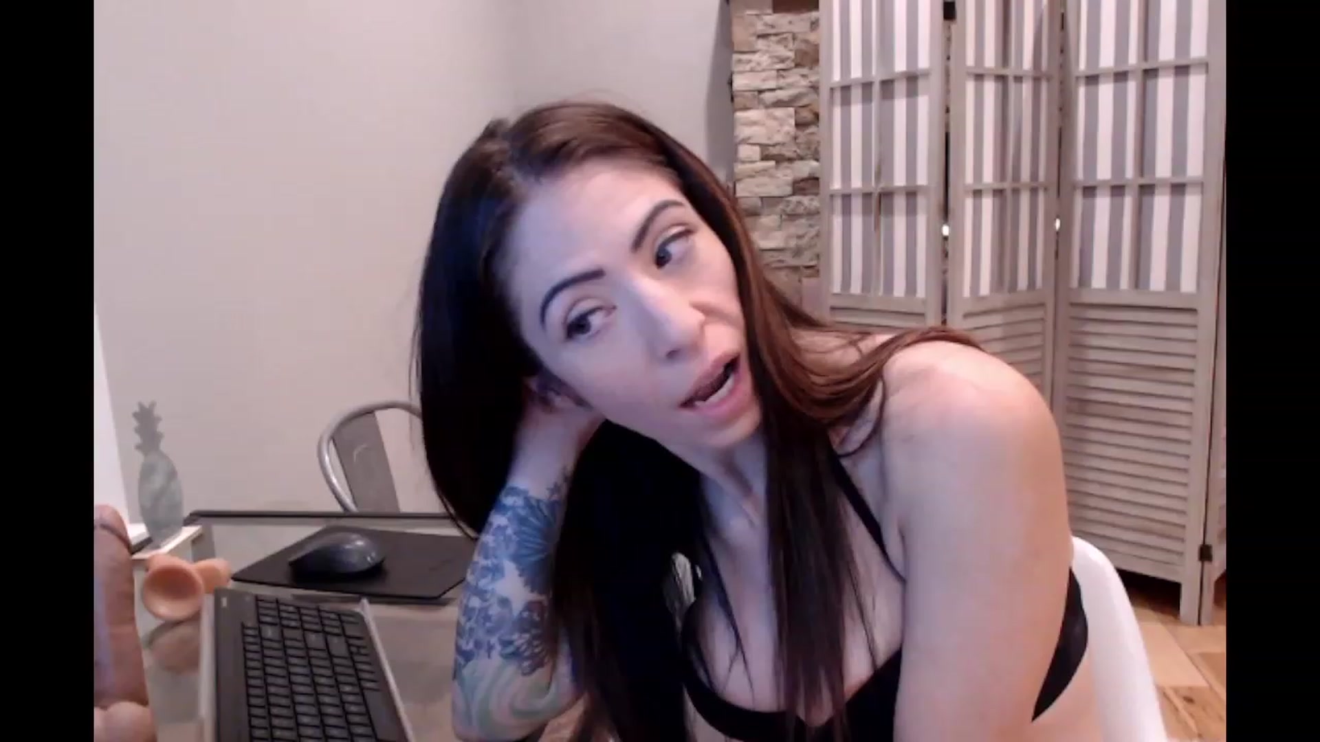 Gallery image thumbnail from AmyDay's myfreecams stream on, 11/21/2023, 07:26 image 2 of 20