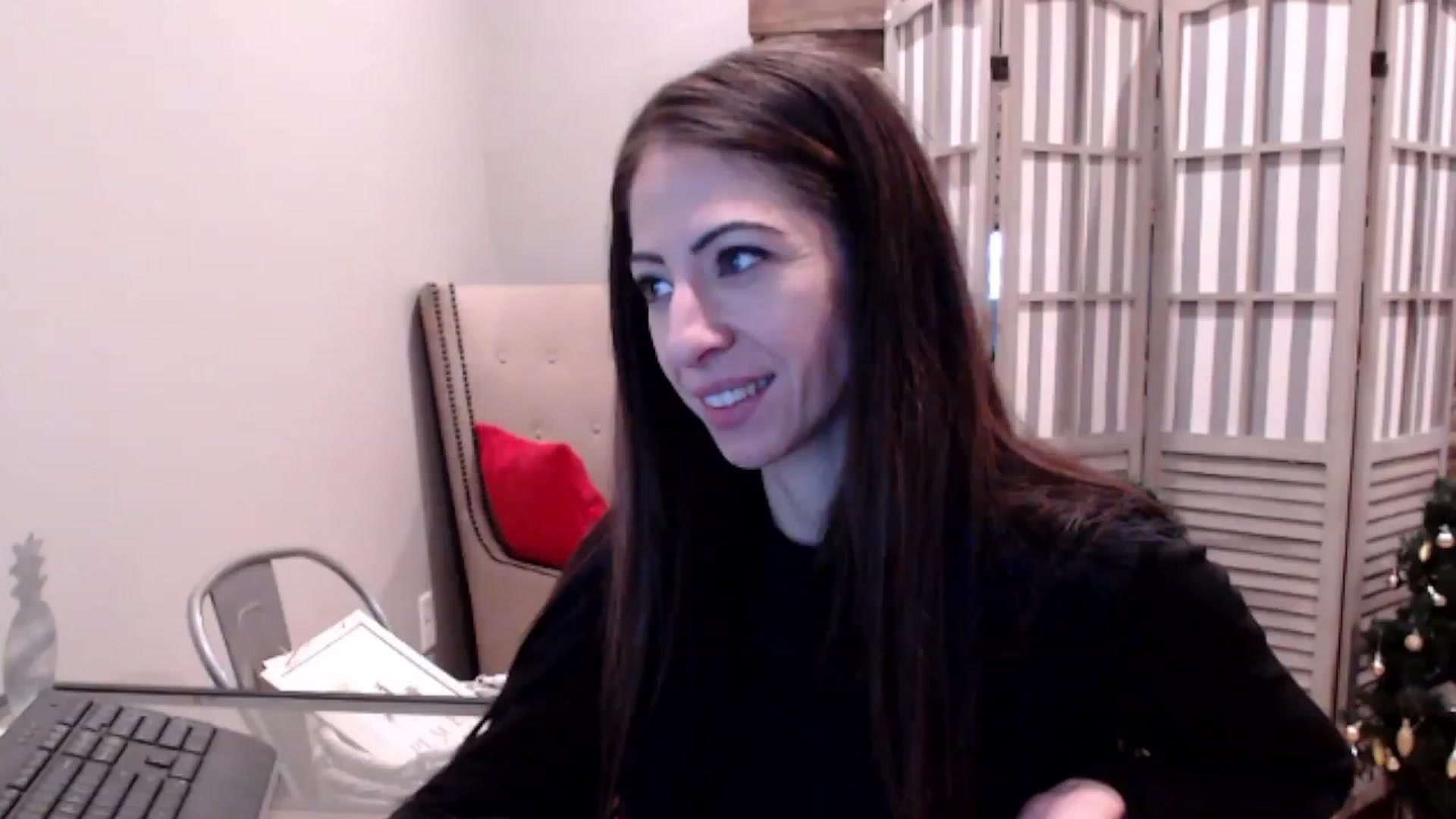 Gallery image thumbnail from AmyDay's myfreecams stream on, 12/13/2023, 19:55 image 14 of 20