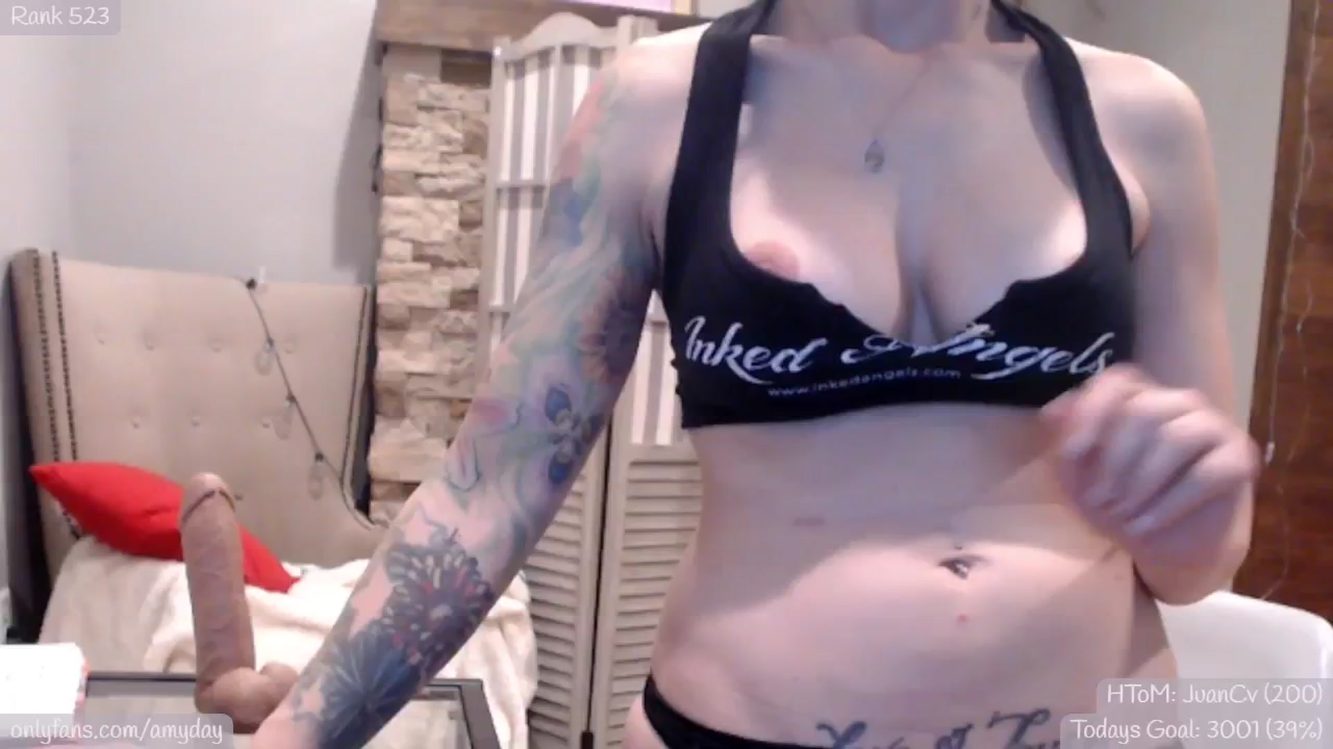 Gallery image thumbnail from AmyDay's myfreecams stream on, 02/14/2024, 07:23 image 16 of 20