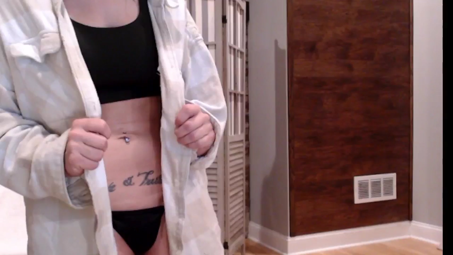 Gallery image thumbnail from AmyDay's myfreecams stream on, 10/13/2024, 04:16 image 17 of 20