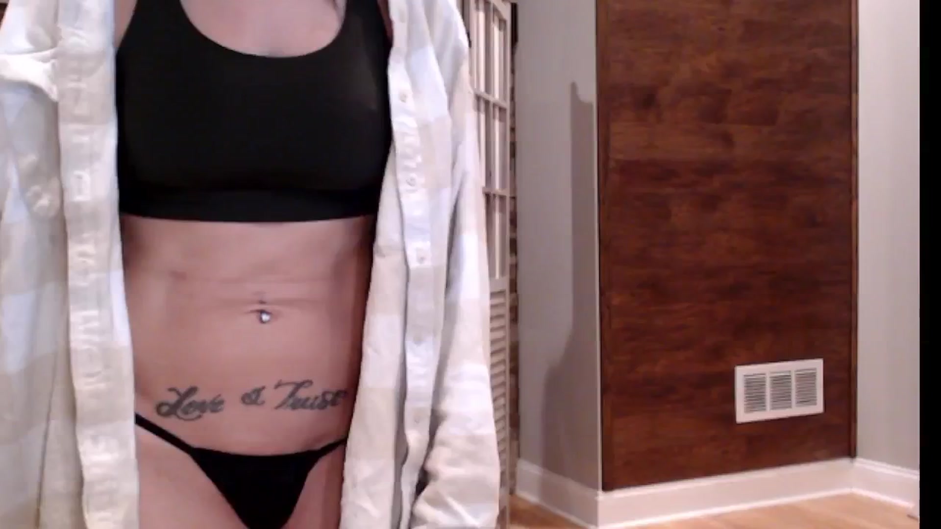 Gallery image thumbnail from AmyDay's myfreecams stream on, 10/13/2024, 04:16 image 16 of 20