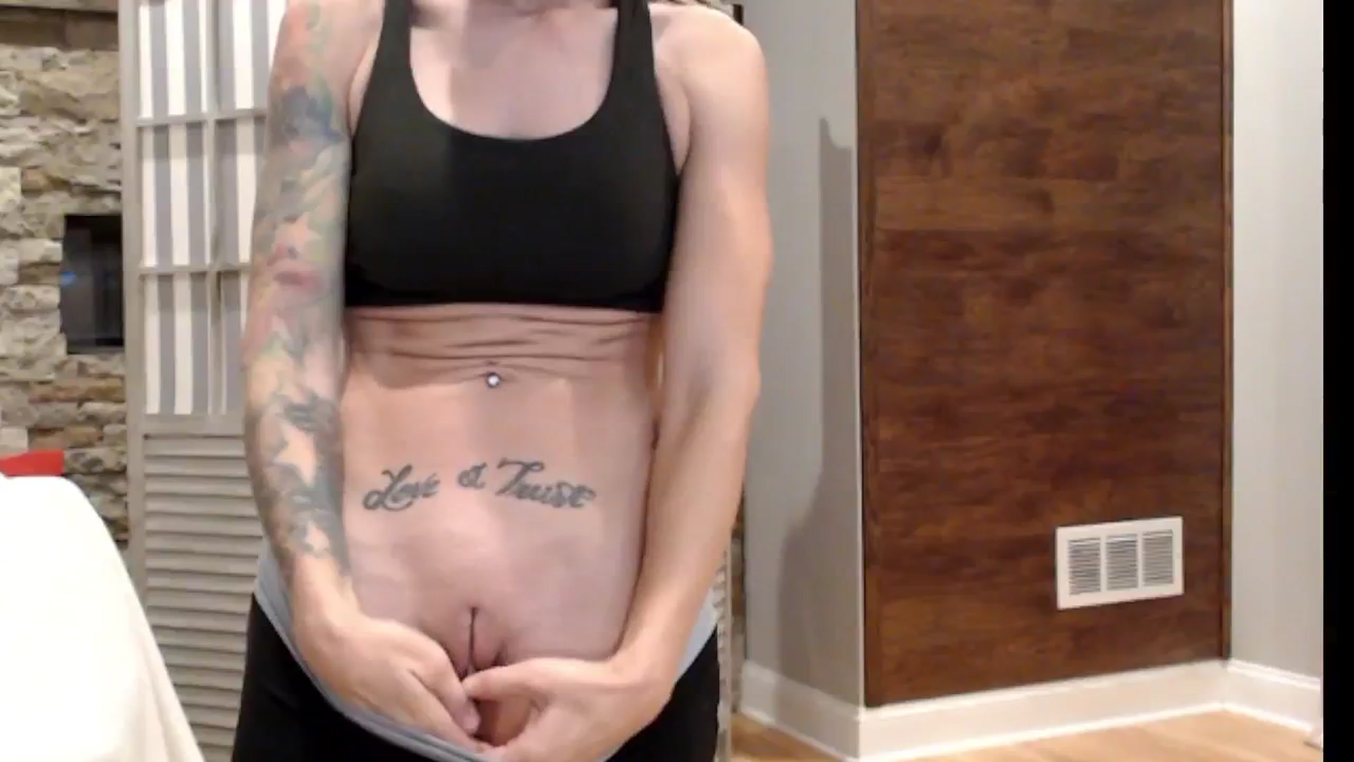 Gallery image thumbnail from AmyDay's myfreecams stream on, 10/13/2024, 04:16 image 10 of 20