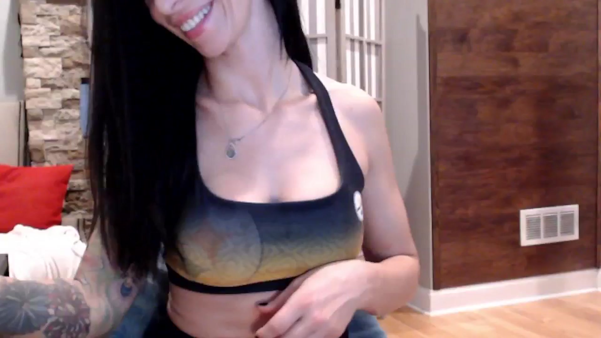 Gallery image thumbnail from AmyDay's myfreecams stream on, 10/21/2024, 18:43 image 2 of 20