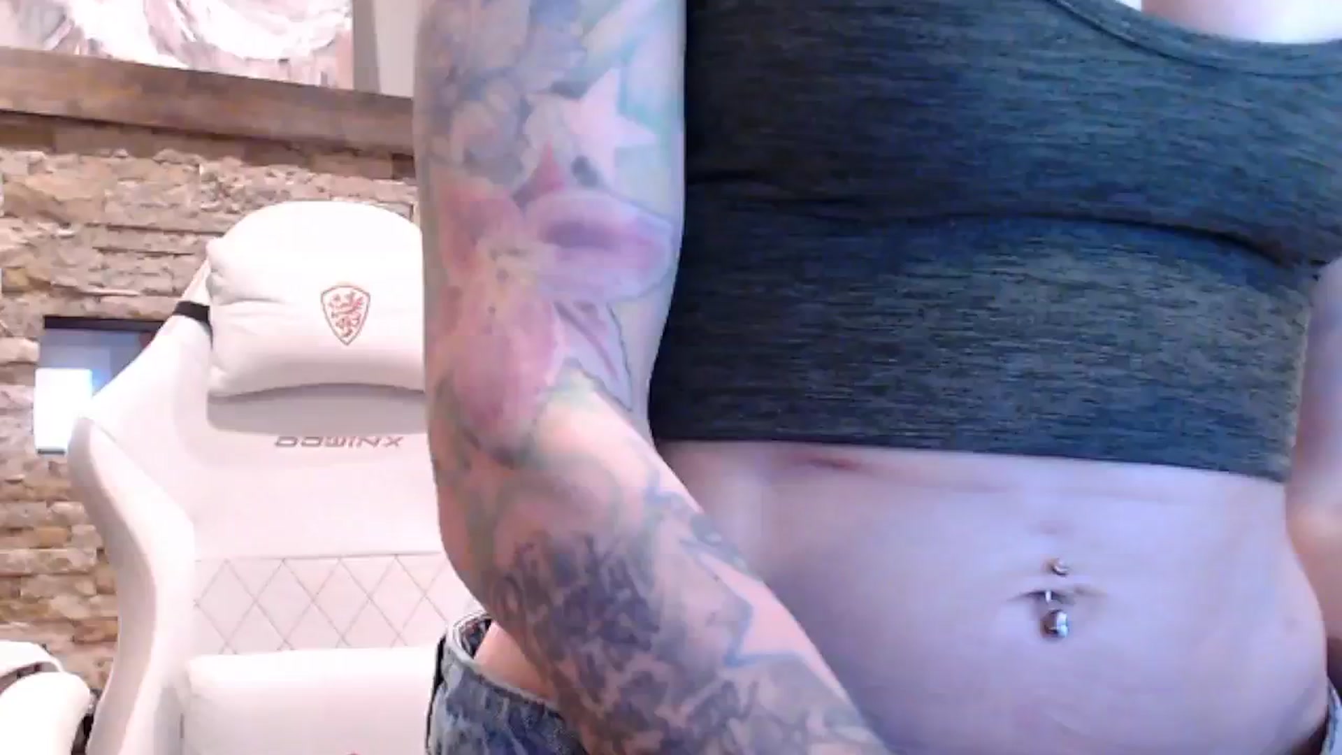 Gallery image thumbnail from AmyDay's myfreecams stream on, 11/21/2024, 17:59 image 8 of 20