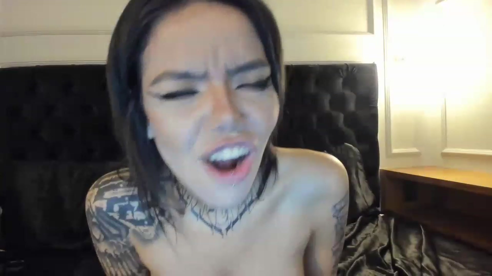 Gallery image thumbnail from AmyKGreen's myfreecams stream on, 04/29/2023, 07:50 image 8 of 20