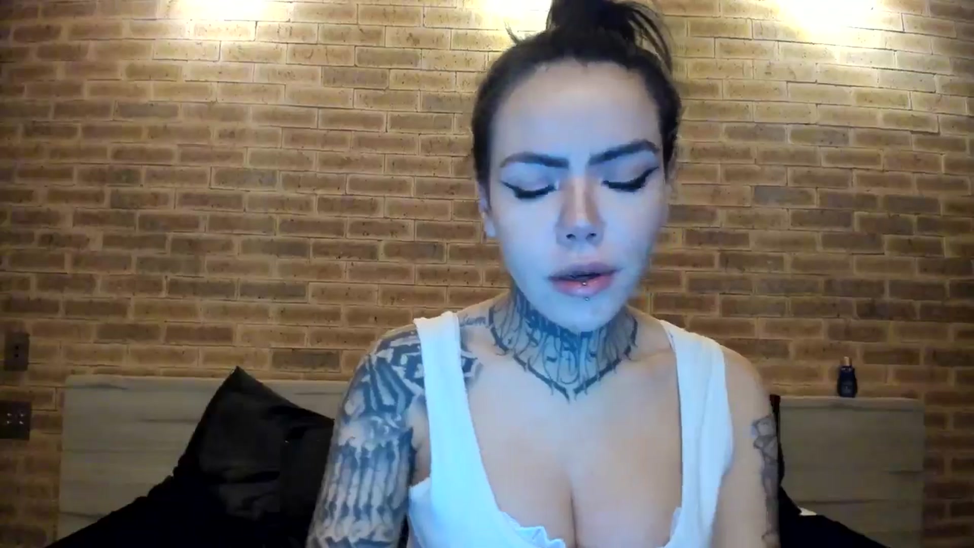 Gallery image thumbnail from AmyKGreen's myfreecams stream on, 08/11/2024, 09:49 image 10 of 20