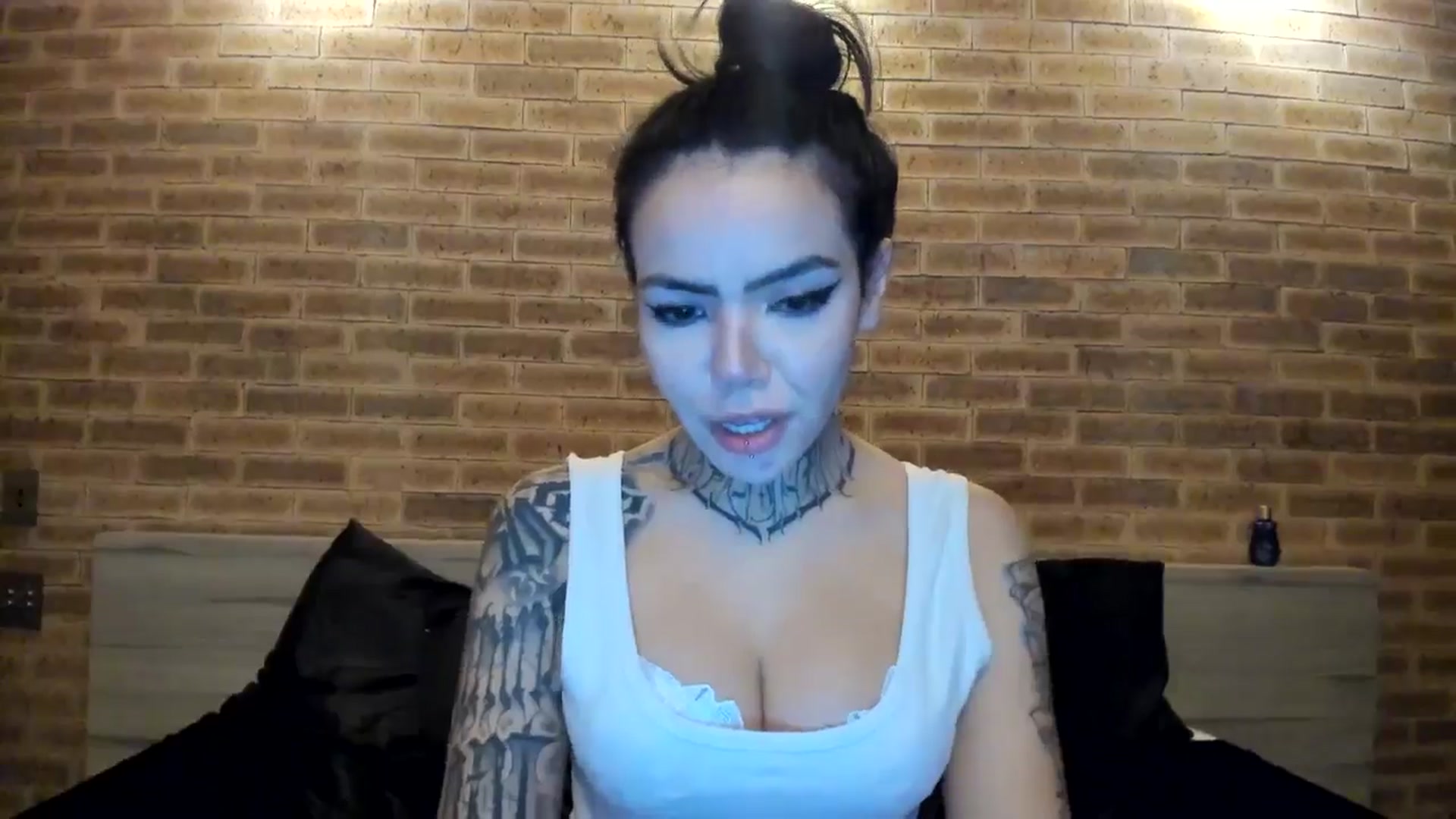 Gallery image thumbnail from AmyKGreen's myfreecams stream on, 08/11/2024, 09:49 image 6 of 20