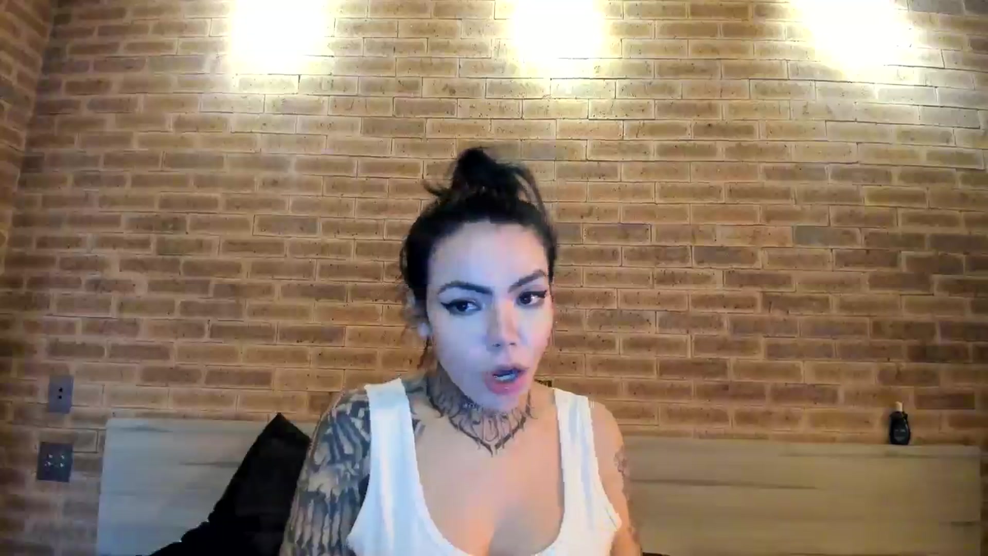 Gallery image thumbnail from AmyKGreen's myfreecams stream on, 08/11/2024, 10:11 image 7 of 20