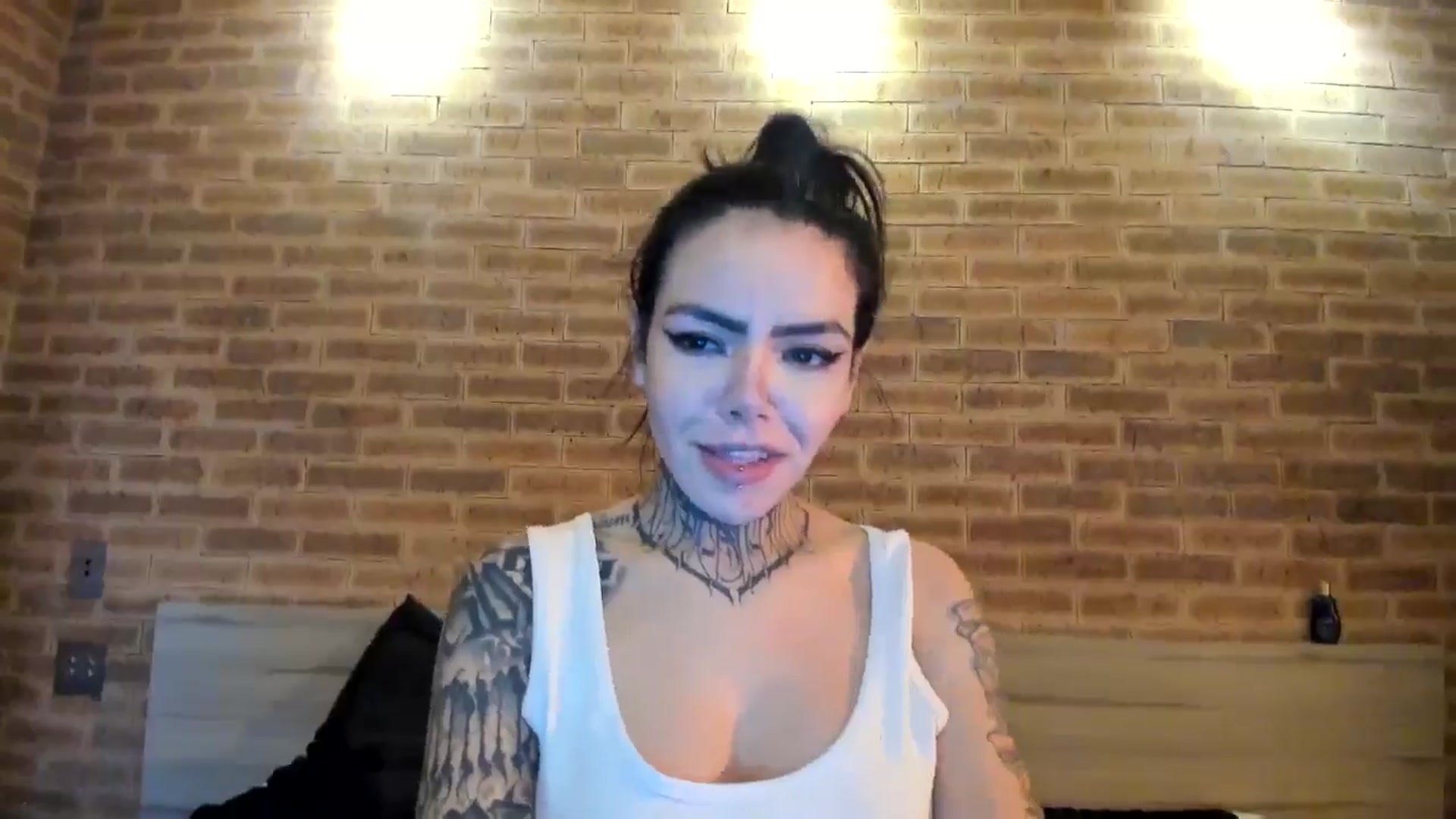 Gallery image thumbnail from AmyKGreen's myfreecams stream on, 08/11/2024, 10:11 image 2 of 20