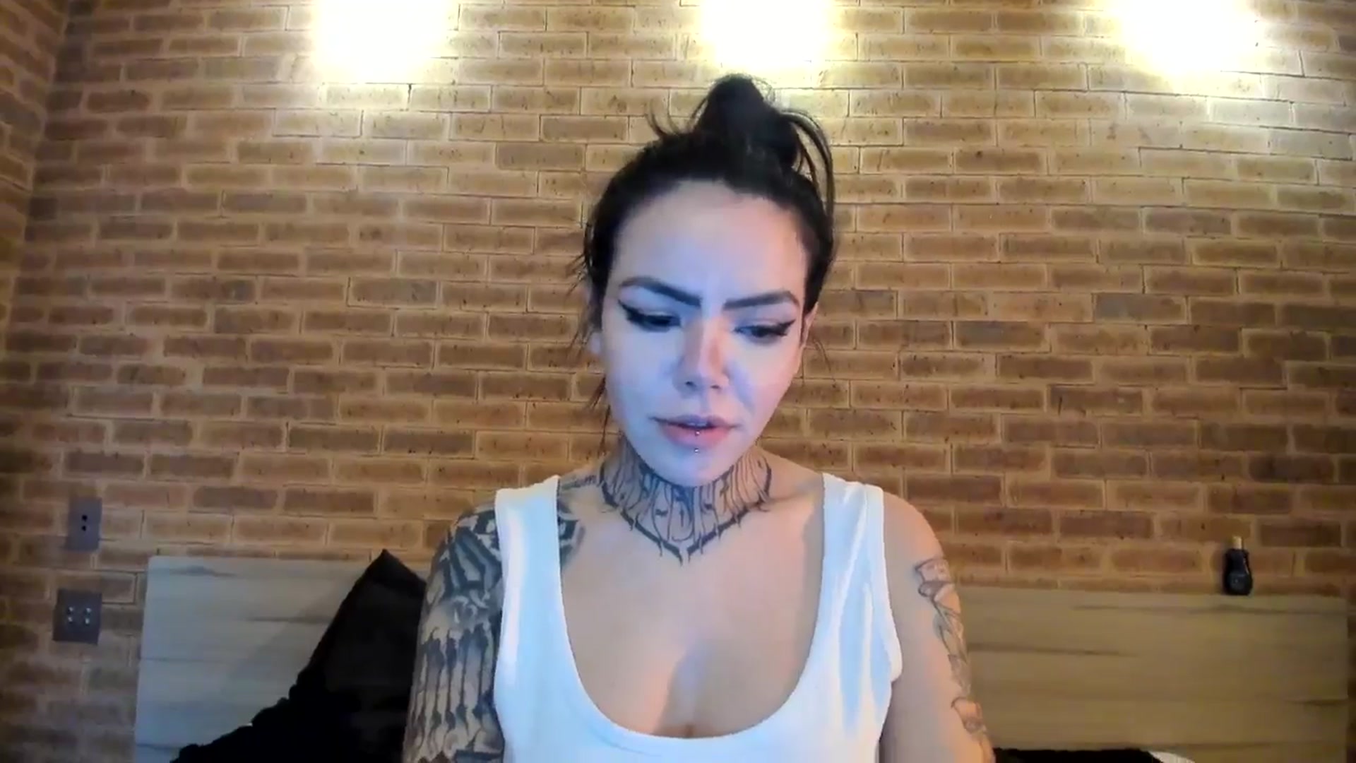 Gallery image thumbnail from AmyKGreen's myfreecams stream on, 08/11/2024, 10:11 image 10 of 20