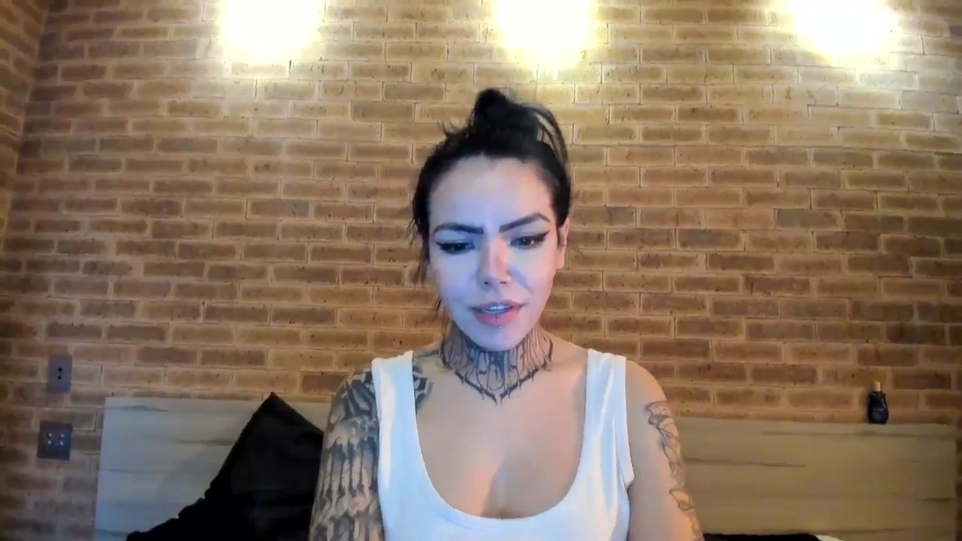 Gallery image thumbnail from AmyKGreen's myfreecams stream on, 08/11/2024, 10:11 image 13 of 20