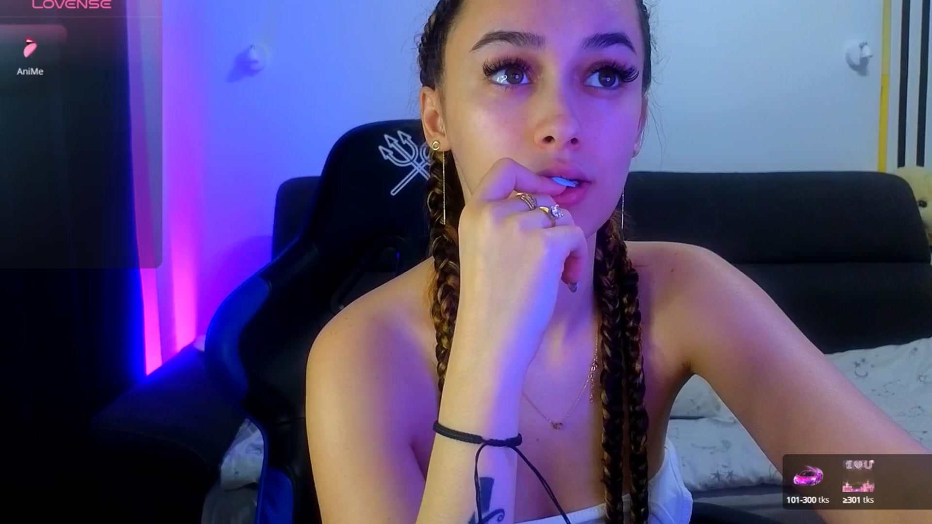 Gallery image thumbnail from AmyKentt's myfreecams stream on, 03/28/2025, 18:15 image 17 of 20