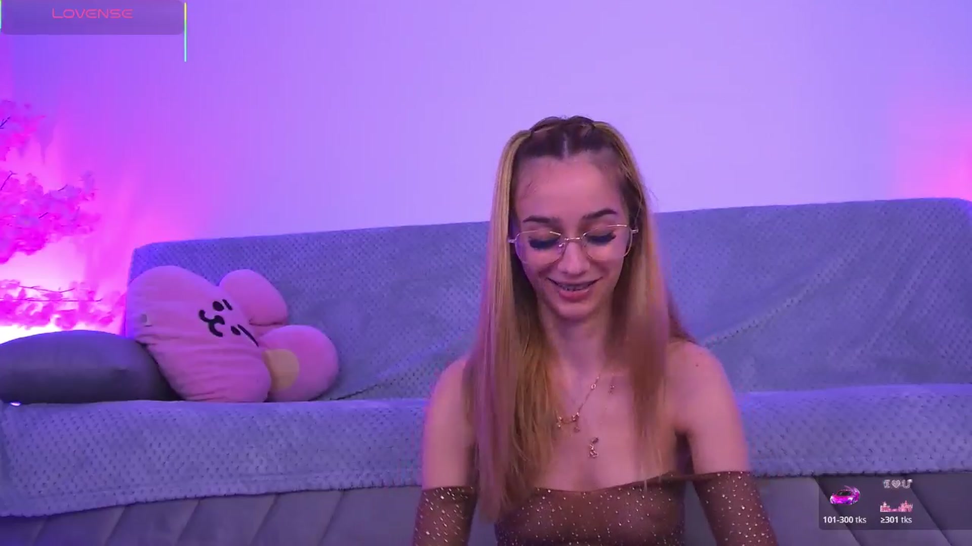 Gallery image thumbnail from AmyKentt's myfreecams stream on, 04/19/2026, 21:15 image 16 of 20