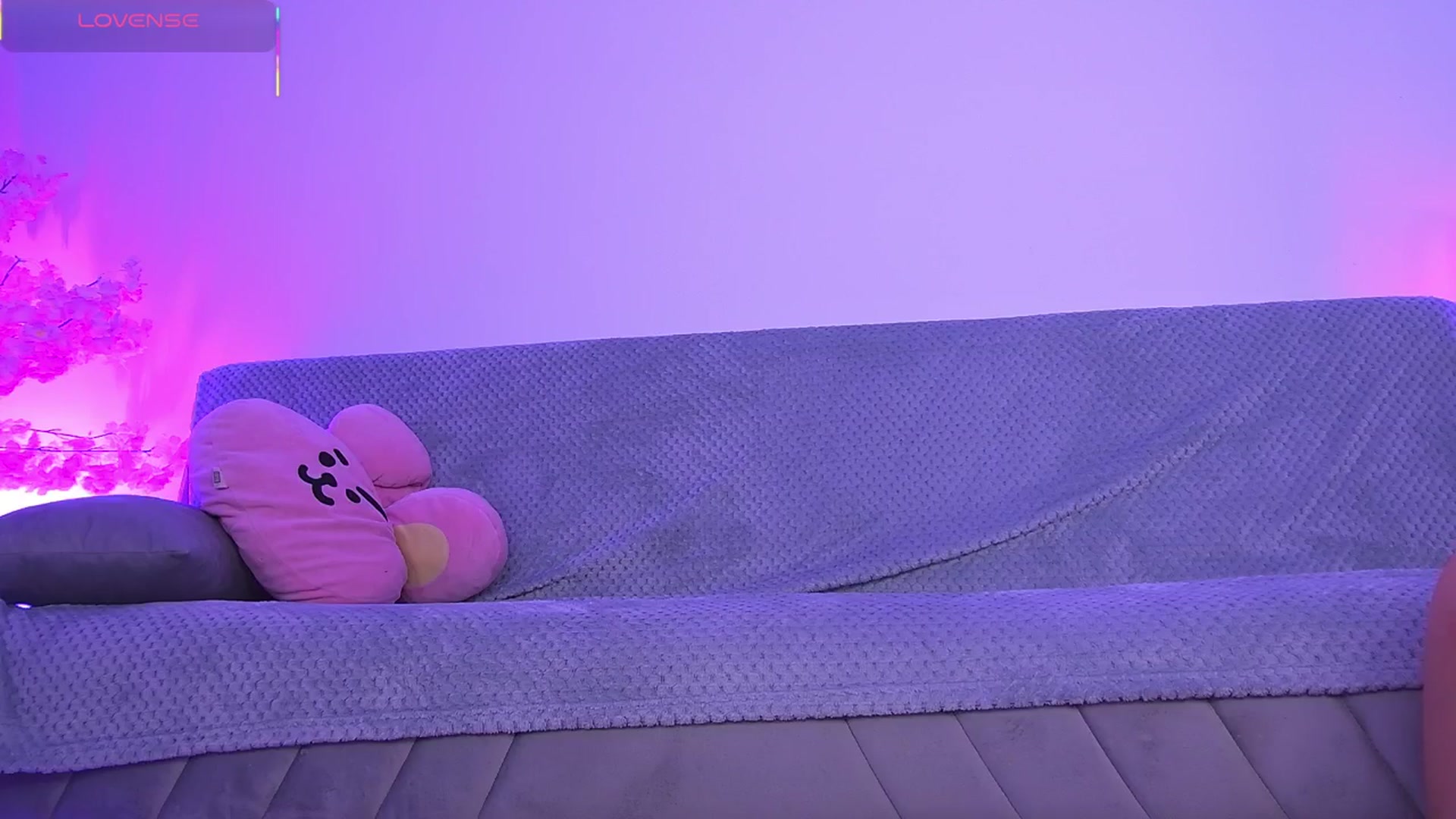 Gallery image thumbnail from AmyKentt's myfreecams stream on, 04/19/2026, 21:15 image 18 of 20