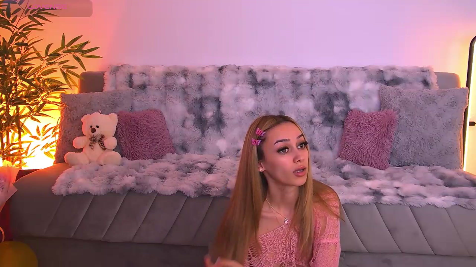 Gallery image thumbnail from AmyKentt's myfreecams stream on, 05/18/2026, 24:22 image 13 of 20