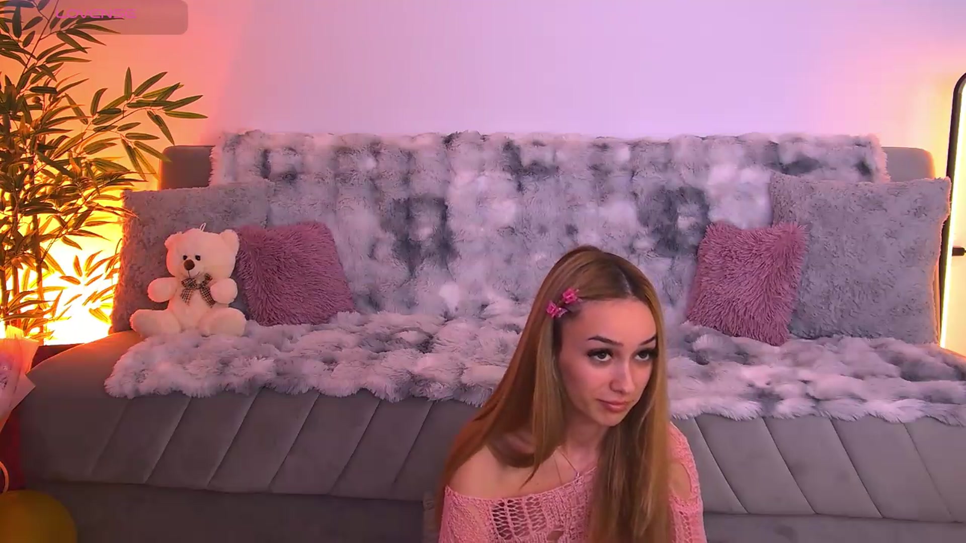 Gallery image thumbnail from AmyKentt's myfreecams stream on, 05/18/2026, 24:22 image 17 of 20