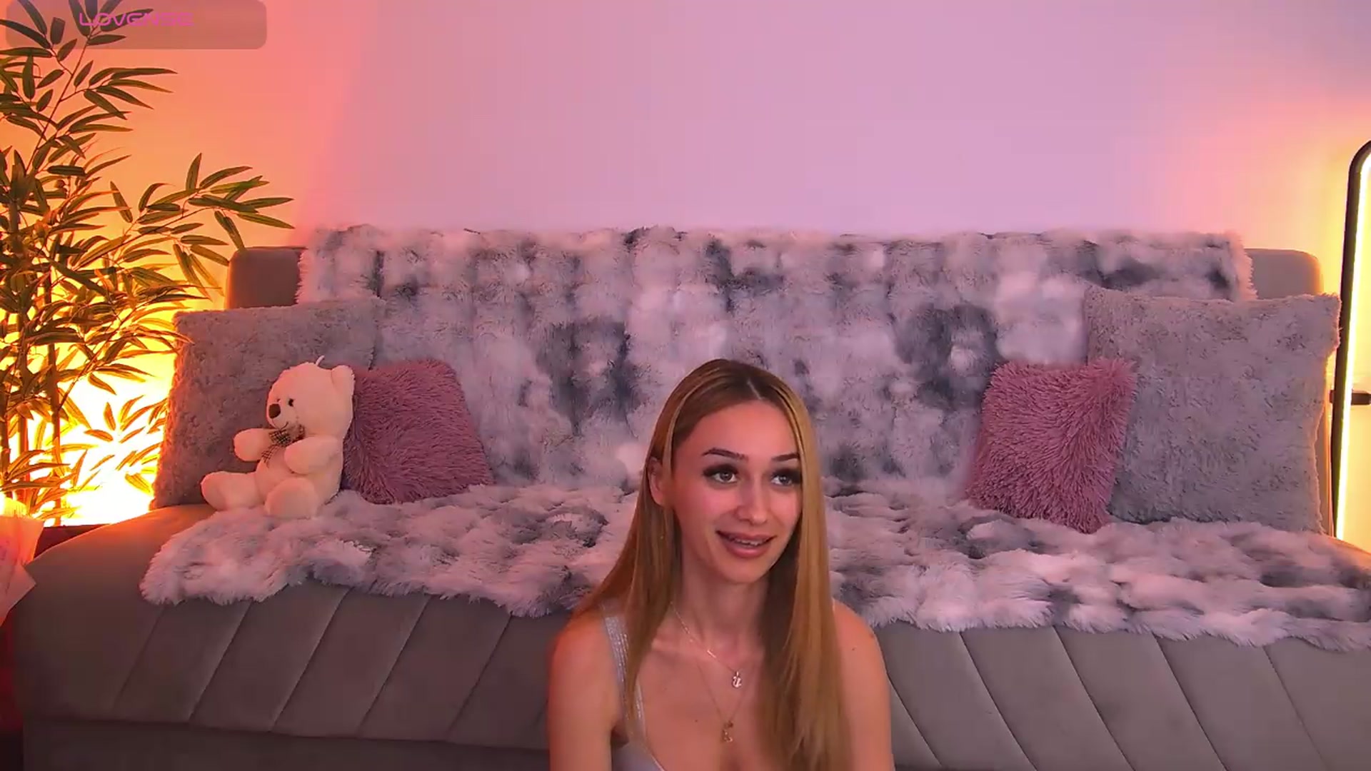 Gallery image thumbnail from AmyKentt's myfreecams stream on, 05/18/2026, 18:47 image 4 of 20