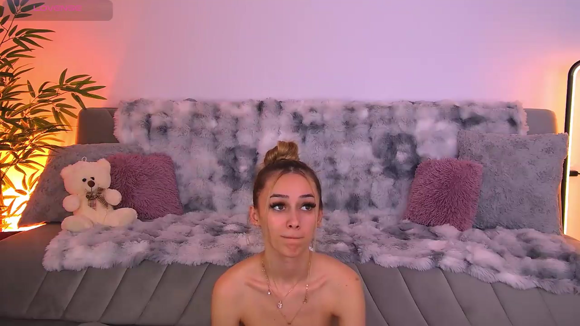 Gallery image thumbnail from AmyKentt's myfreecams stream on, 05/19/2026, 23:57 image 17 of 20