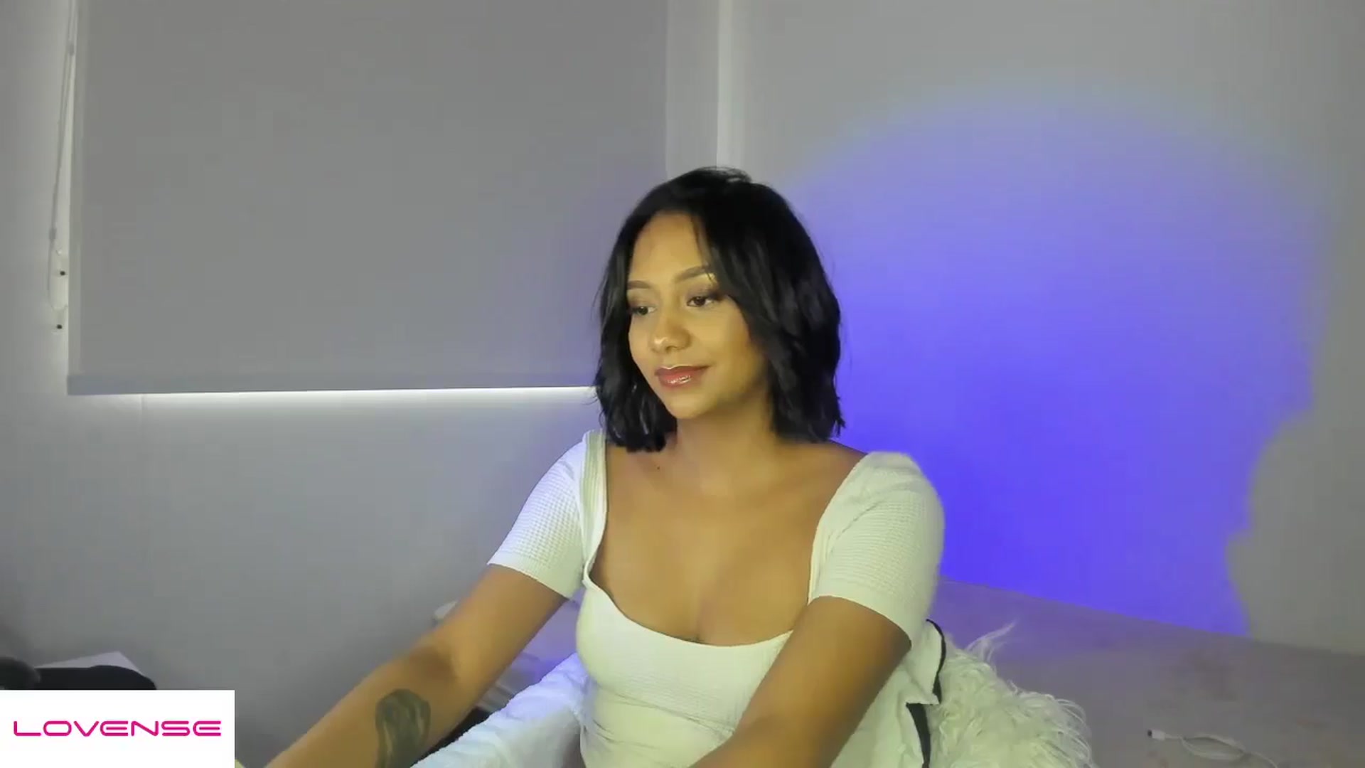 Gallery image thumbnail from AmyLeer_'s myfreecams stream on, 12/07/2025, 24:02 image 5 of 20