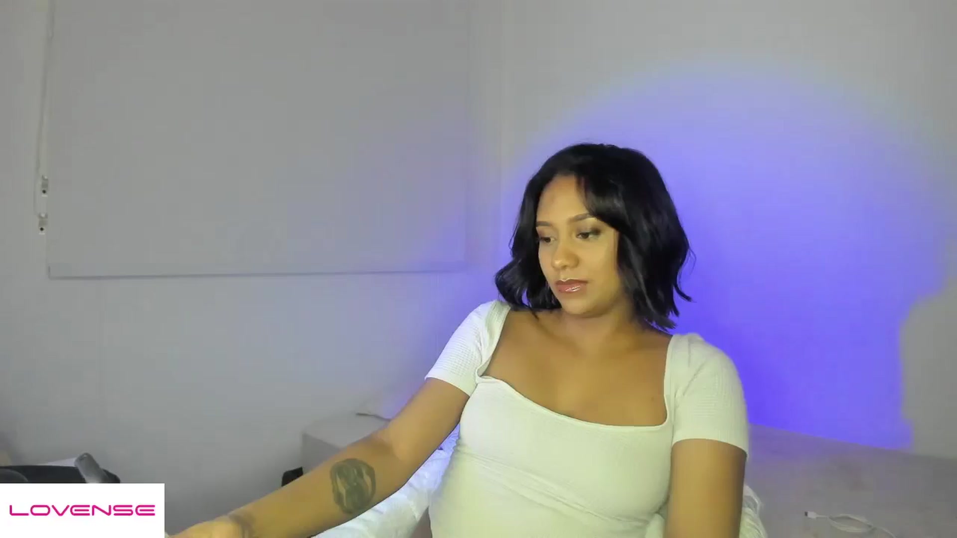Gallery image thumbnail from AmyLeer_'s myfreecams stream on, 12/07/2025, 24:02 image 15 of 20