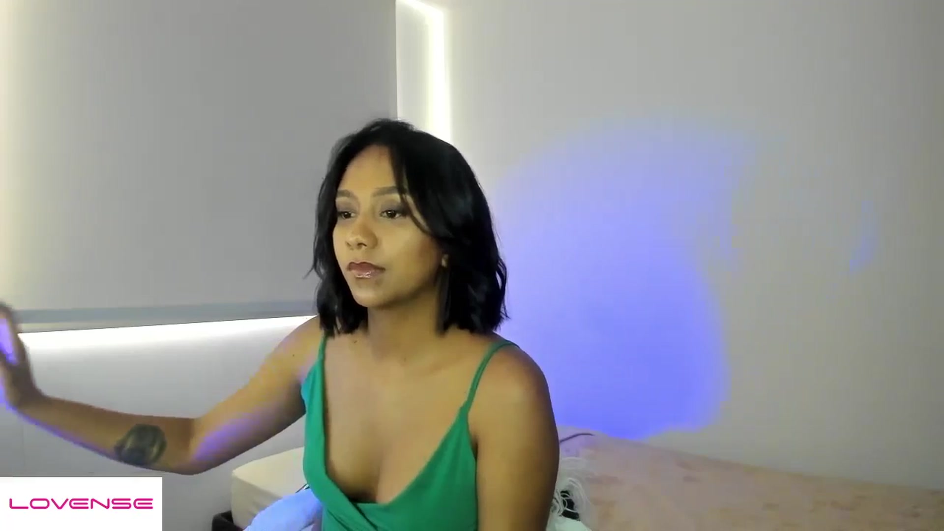 Gallery image thumbnail from AmyLeer_'s myfreecams stream on, 12/11/2025, 23:14 image 8 of 20