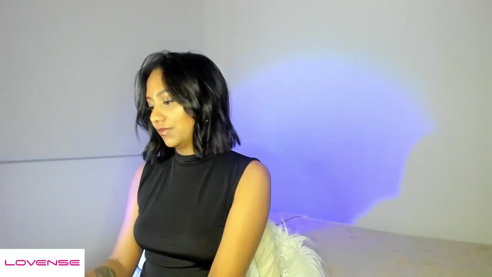 Gallery image thumbnail from AmyLeer_'s myfreecams stream on, 12/15/2025, 24:01 image 8 of 20