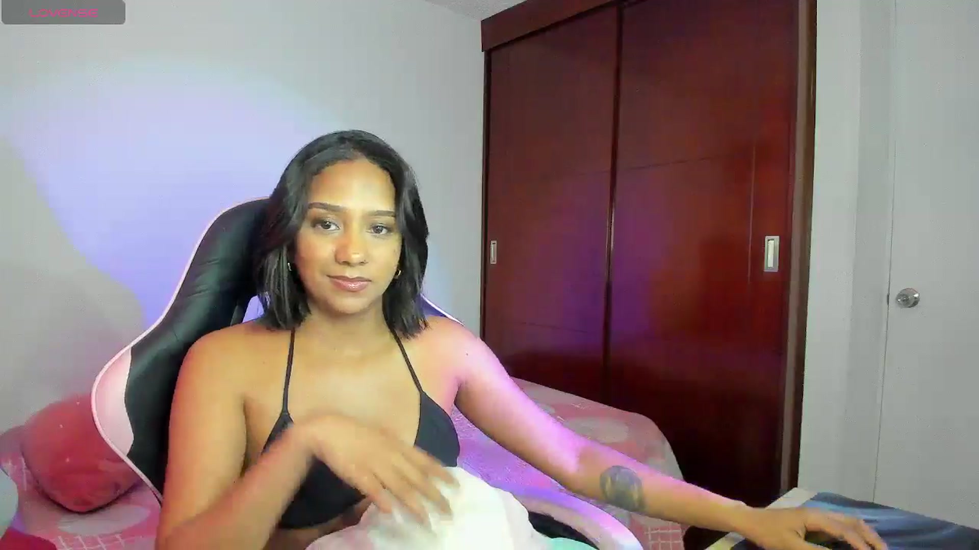 Gallery image thumbnail from AmyLeer_'s myfreecams stream on, 12/22/2025, 22:46 image 18 of 20